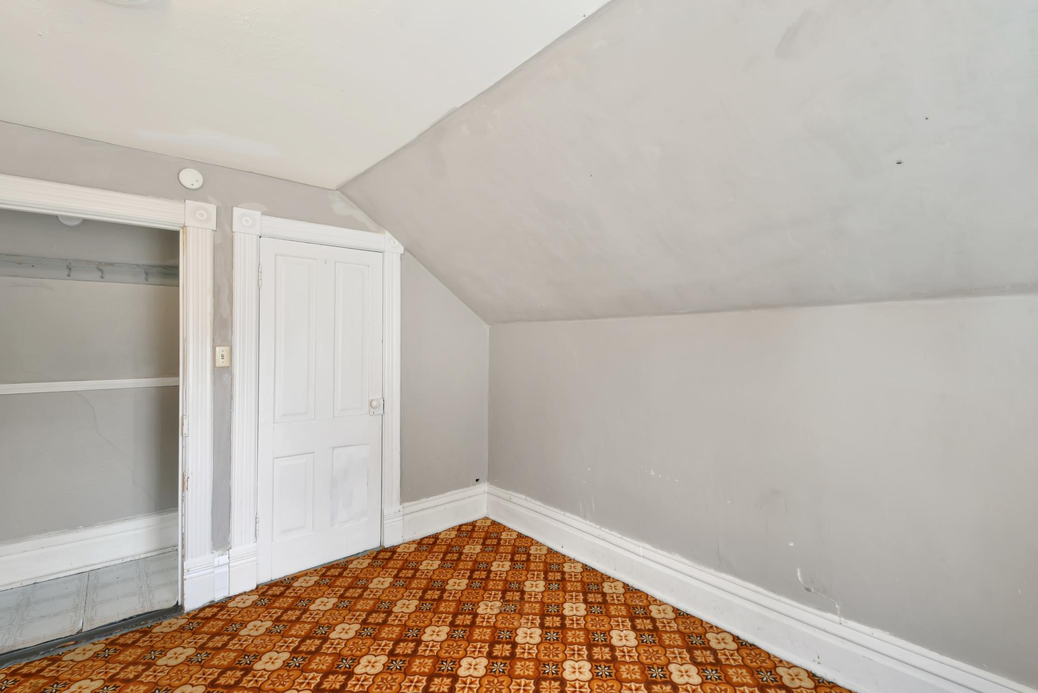 1880 single family home for sale at 523 FRONT Street N in Barnesville, MN — 4 bed, 2 bath (photo 34 of 55)