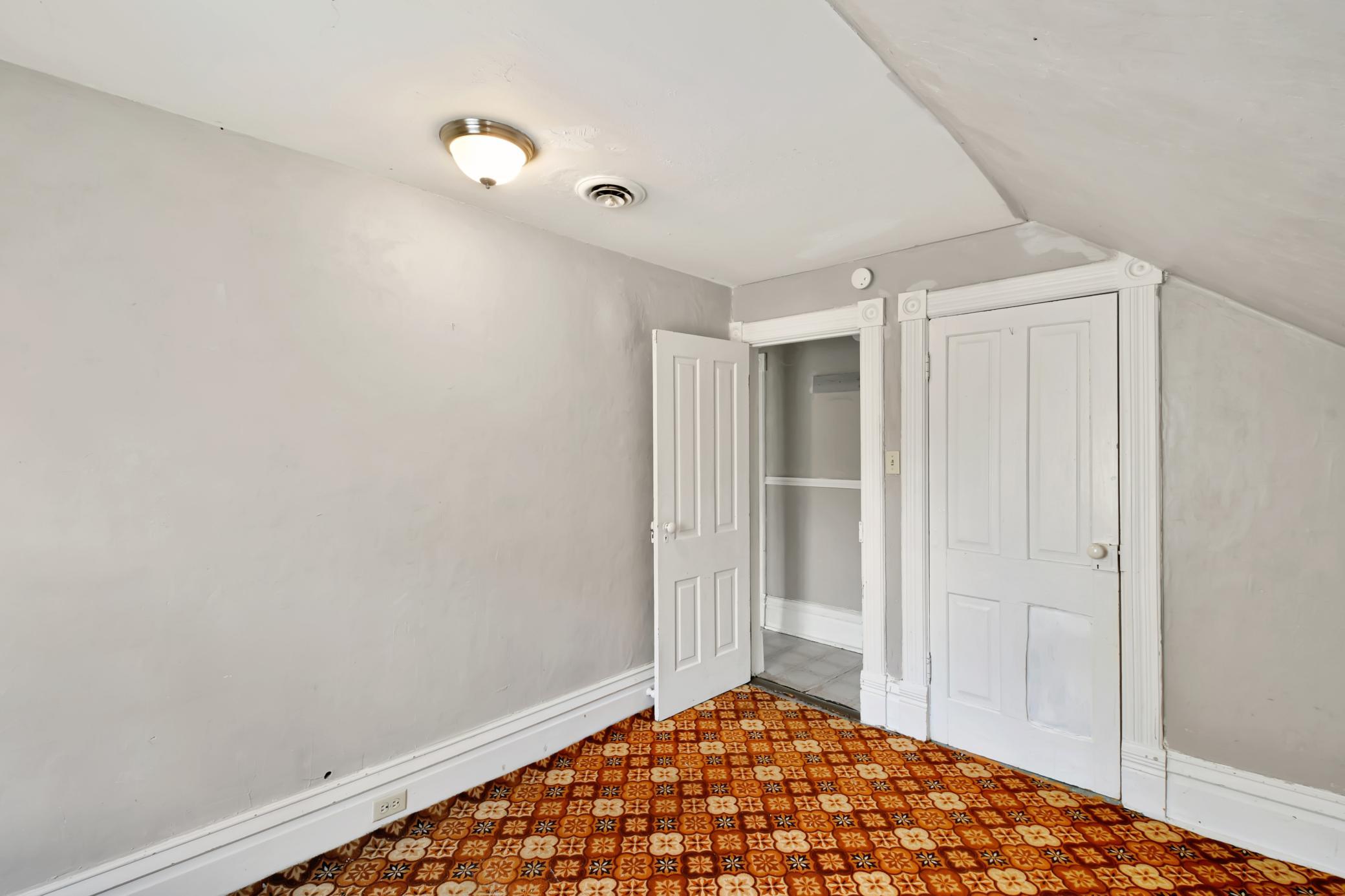 1880 single family home for sale at 523 FRONT Street N in Barnesville, MN — 4 bed, 2 bath (photo 35 of 55)