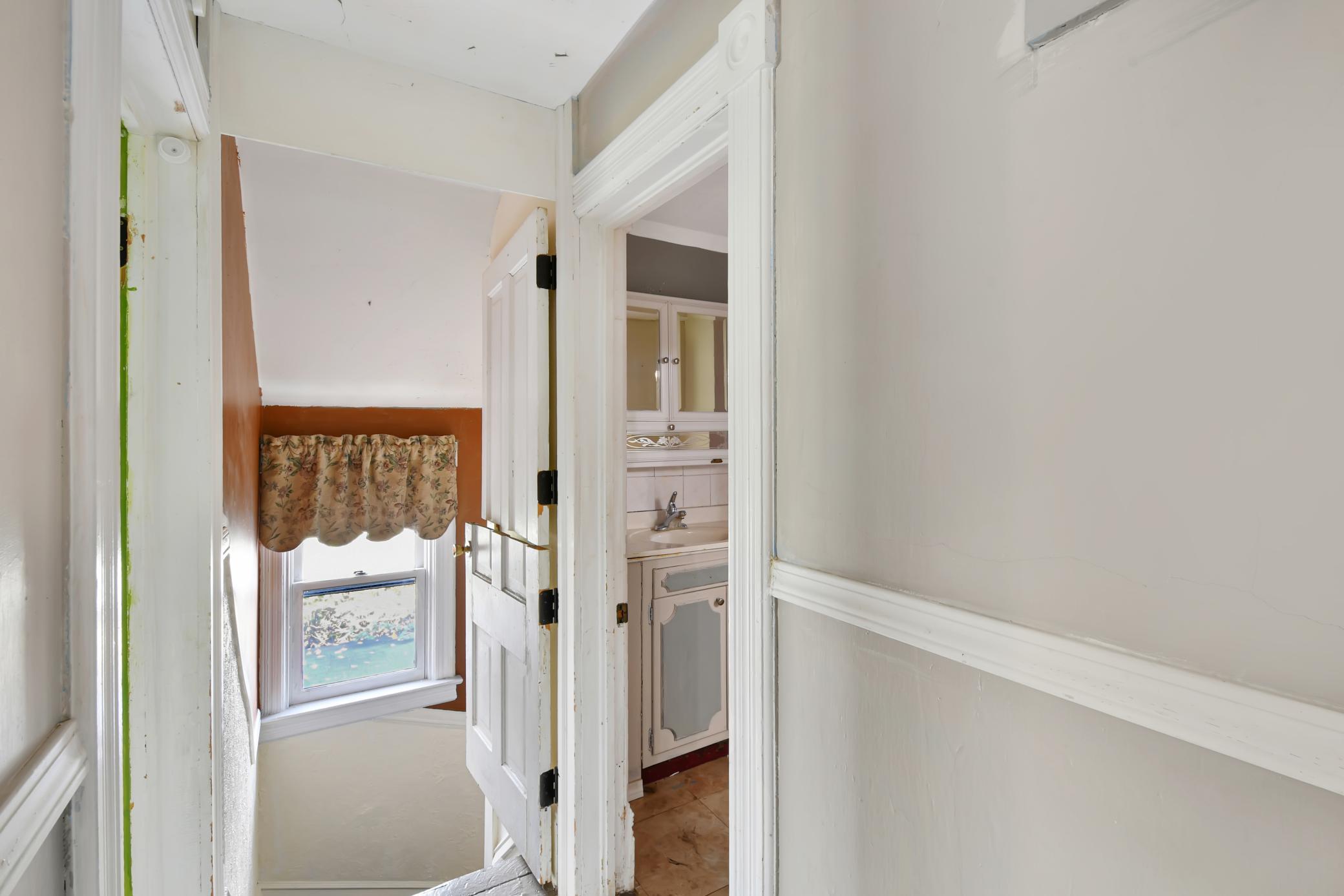 1880 single family home for sale at 523 FRONT Street N in Barnesville, MN — 4 bed, 2 bath (photo 36 of 55)