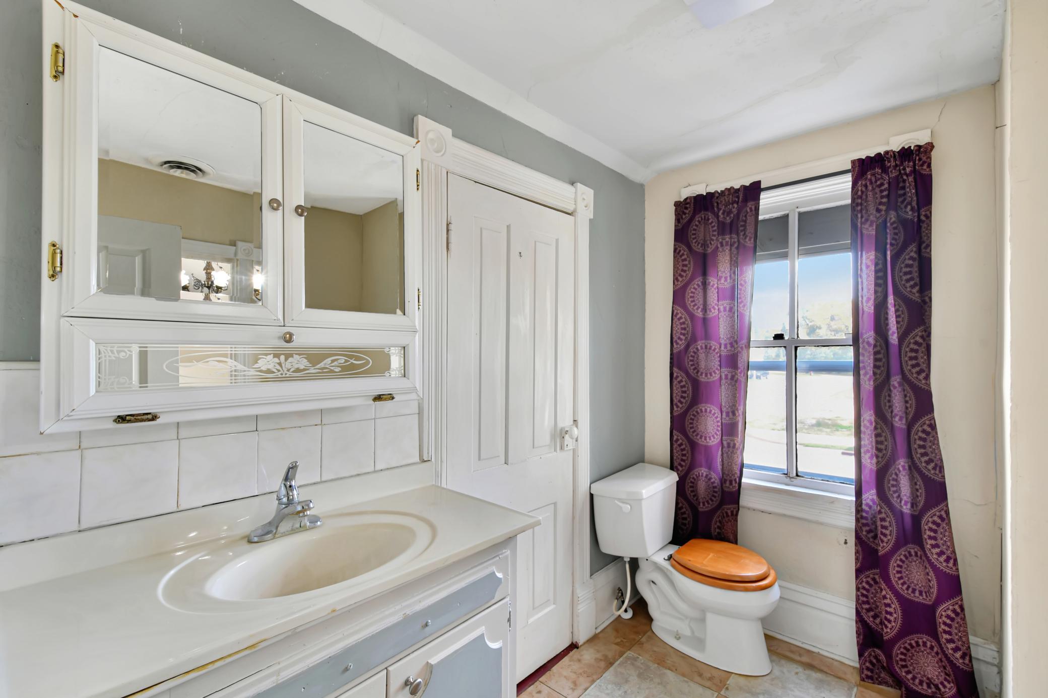1880 single family home for sale at 523 FRONT Street N in Barnesville, MN — 4 bed, 2 bath (photo 37 of 55)