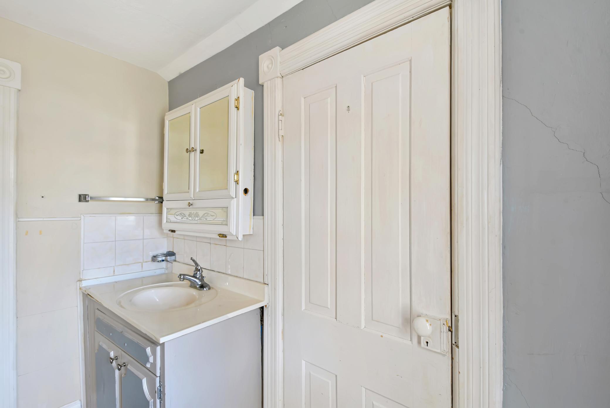 1880 single family home for sale at 523 FRONT Street N in Barnesville, MN — 4 bed, 2 bath (photo 39 of 55)