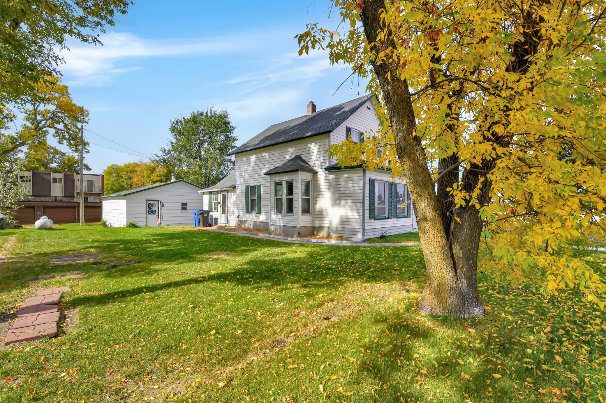 1880 single family home for sale at 523 FRONT Street N in Barnesville, MN — 4 bed, 2 bath (photo 48 of 55)