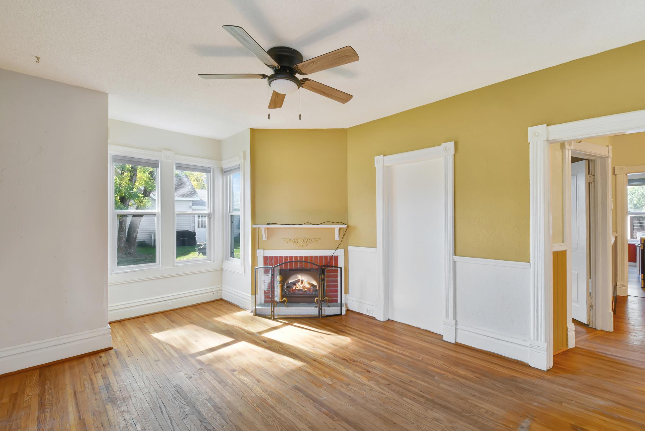 1880 single family home for sale at 523 FRONT Street N in Barnesville, MN — 4 bed, 2 bath (photo 6 of 55)