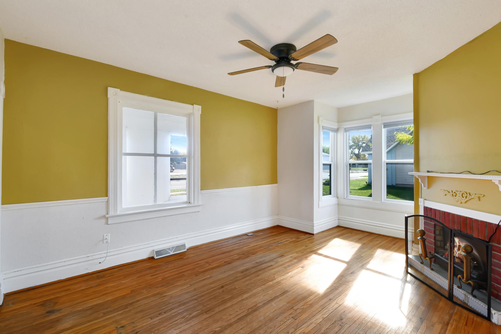 1880 single family home for sale at 523 FRONT Street N in Barnesville, MN — 4 bed, 2 bath (photo 7 of 55)