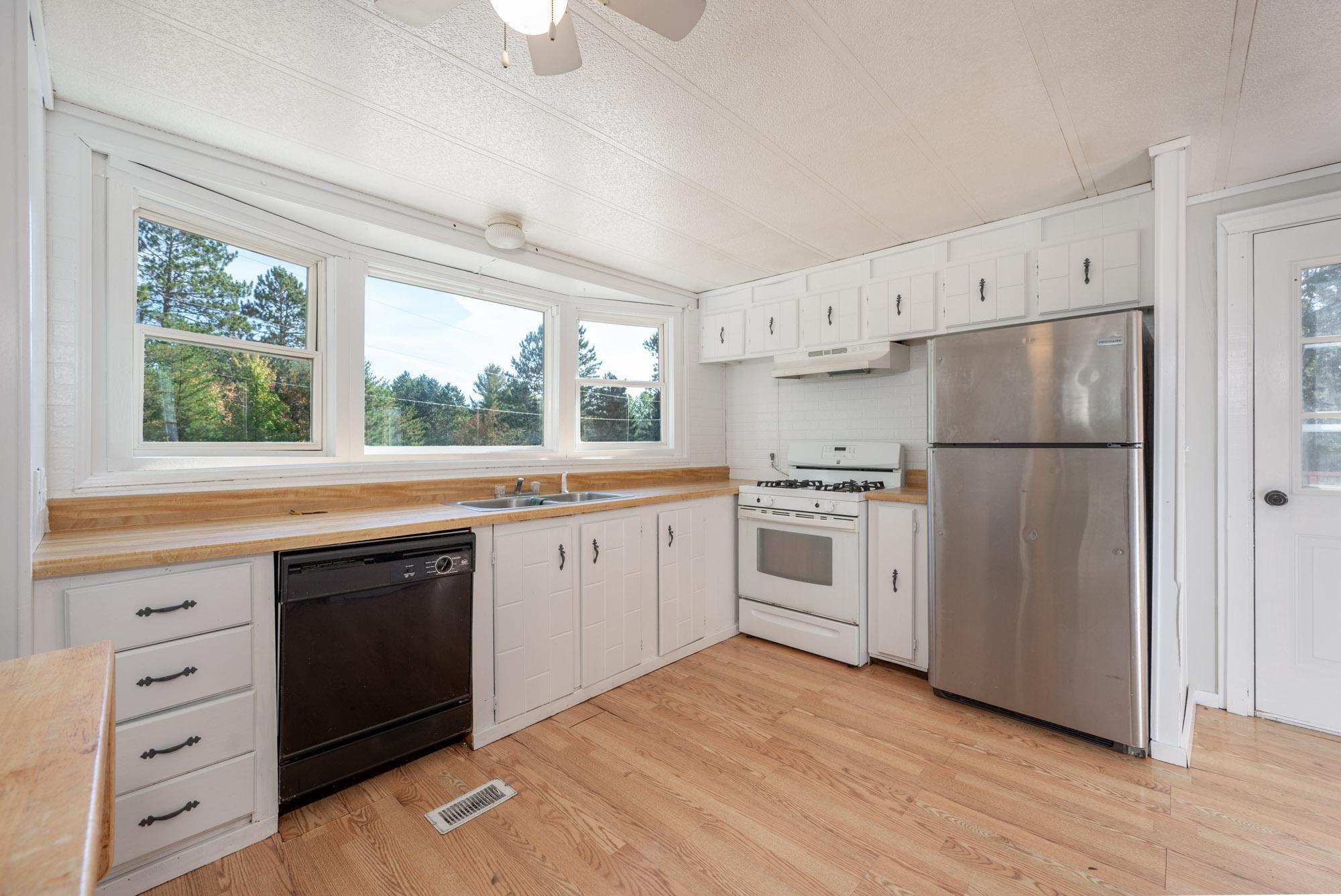 1975 single family home for sale at 2540 Diane Lane in Grand Rapids, MN — 2 bed, 1 bath (photo 7 of 31)