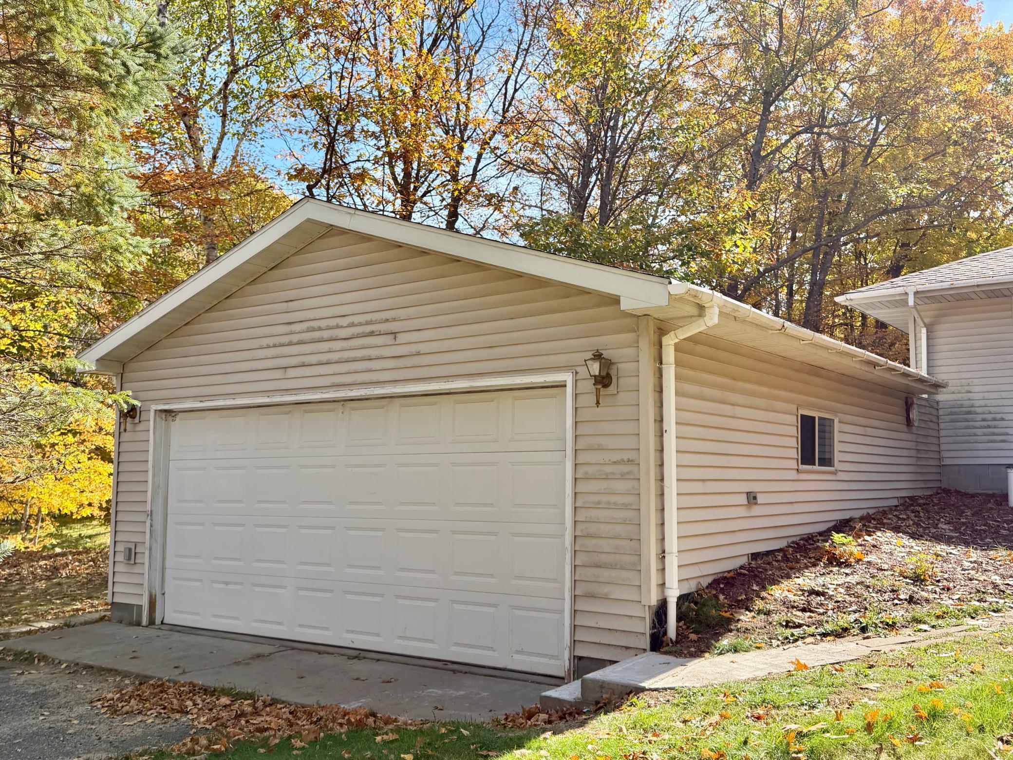 1958 single family home for sale at 33137 Gary Drive in Grand Rapids, MN — 3 bed, 1 bath (photo 4 of 5)