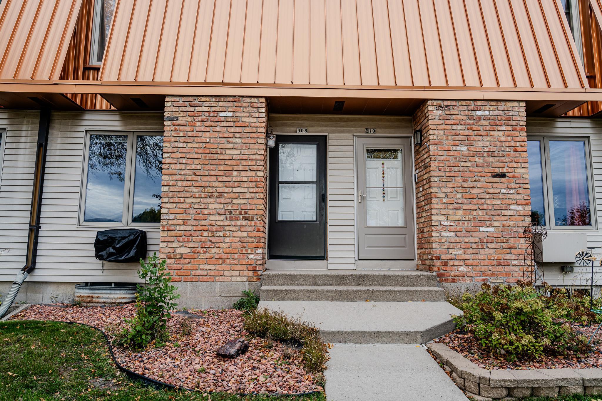1977 condo for sale at 308 13th Avenue E in West Fargo, ND — 2 bed, 2 bath (photo 2 of 32)