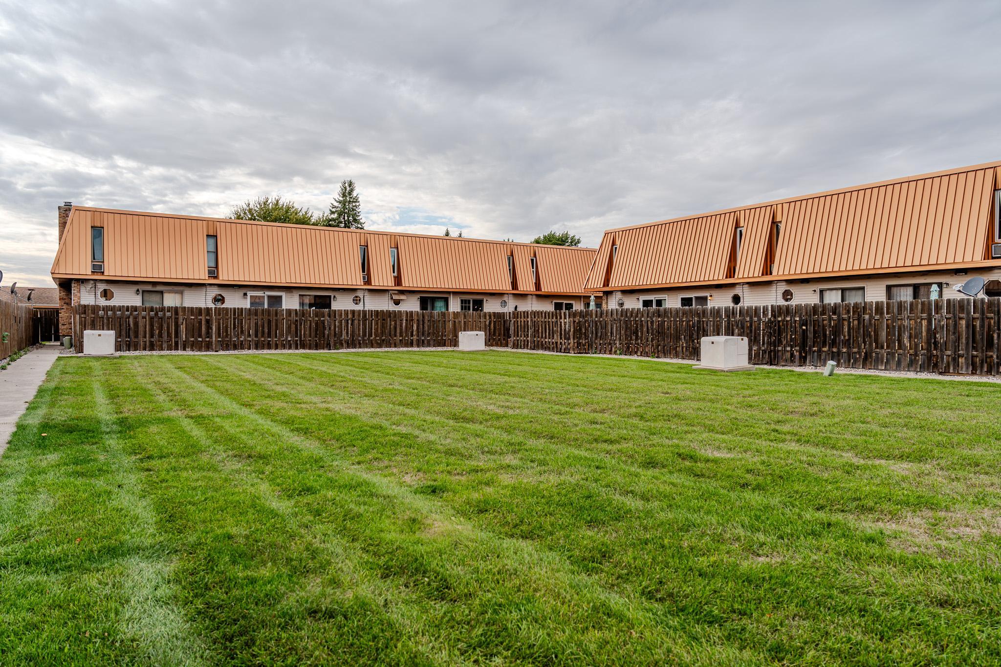 1977 condo for sale at 308 13th Avenue E in West Fargo, ND — 2 bed, 2 bath (photo 26 of 32)