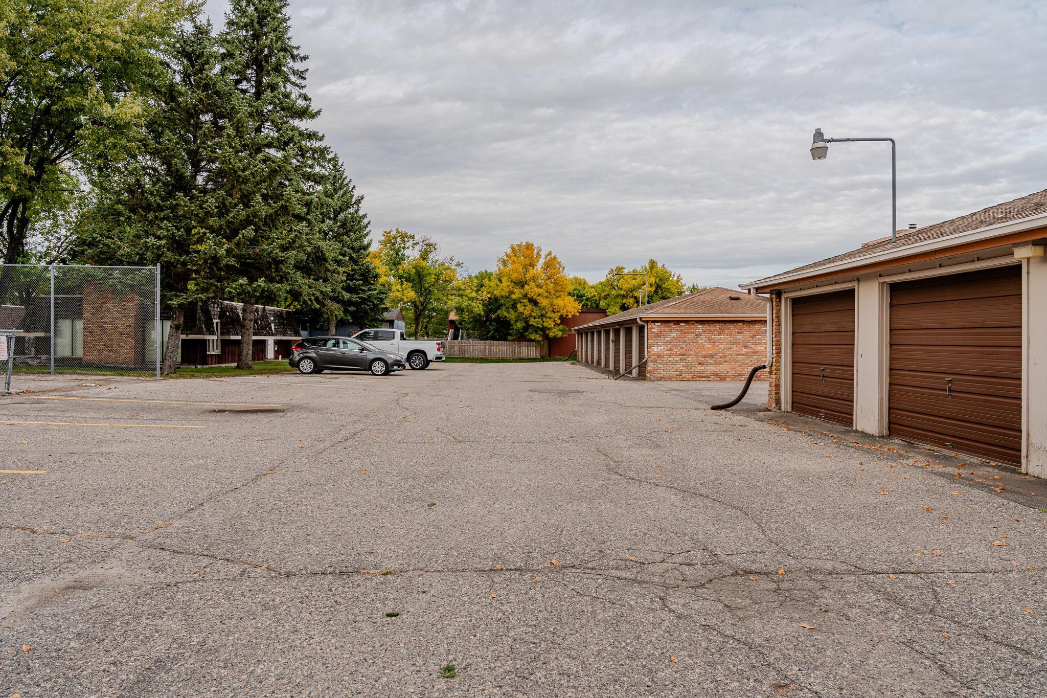 1977 condo for sale at 308 13th Avenue E in West Fargo, ND — 2 bed, 2 bath (photo 29 of 32)