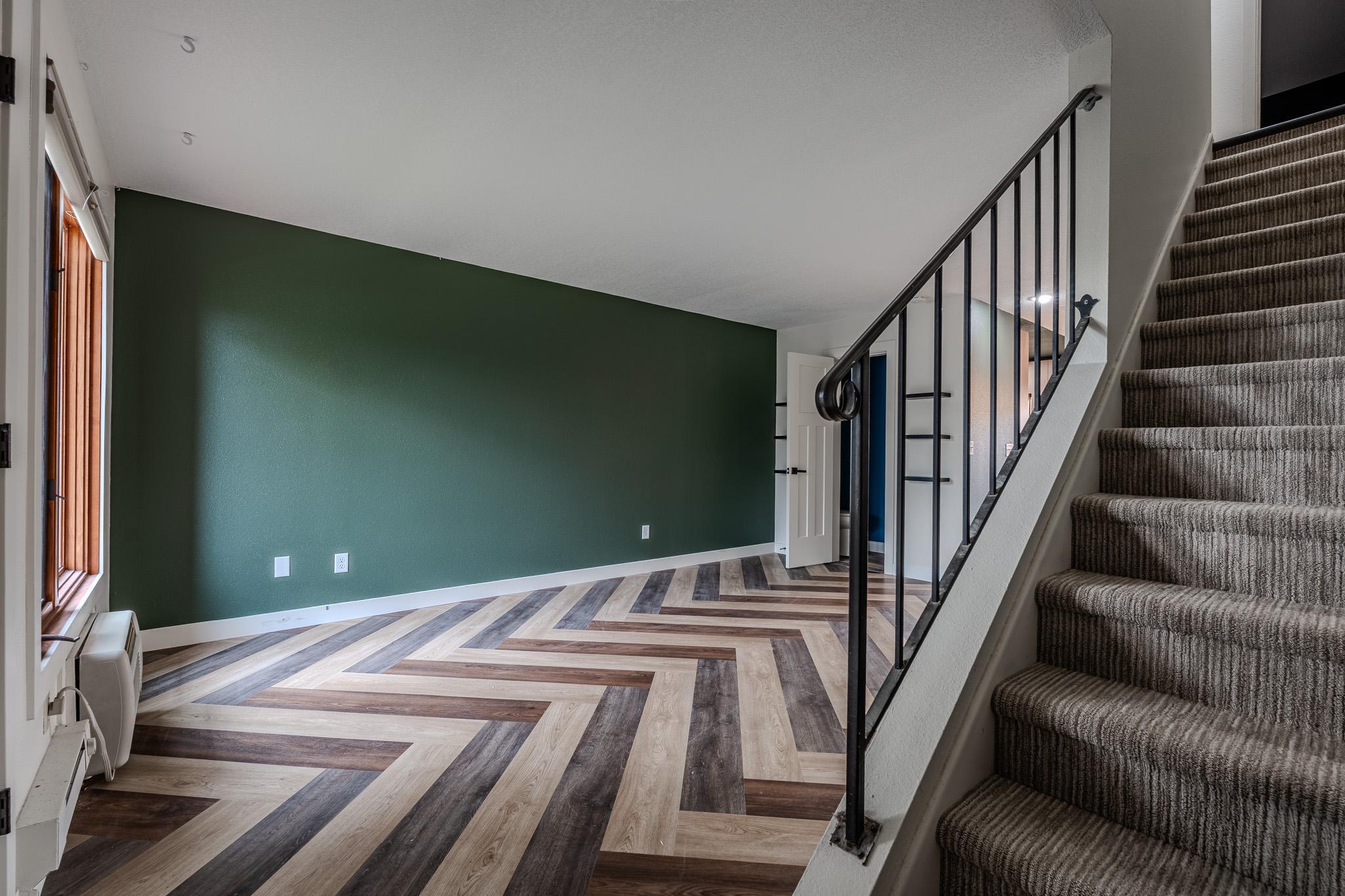 1977 condo for sale at 308 13th Avenue E in West Fargo, ND — 2 bed, 2 bath (photo 4 of 32)