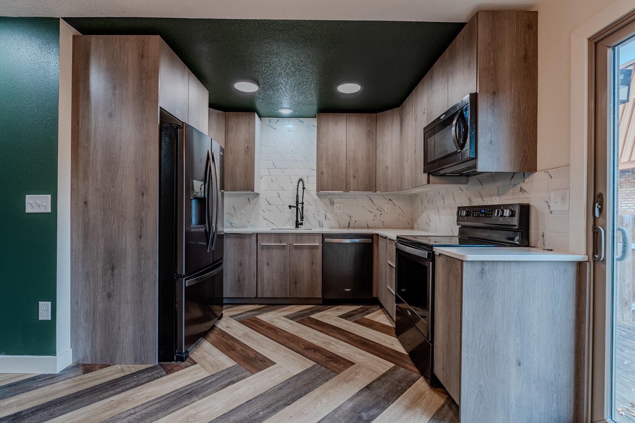 1977 condo for sale at 308 13th Avenue E in West Fargo, ND — 2 bed, 2 bath (photo 7 of 32)