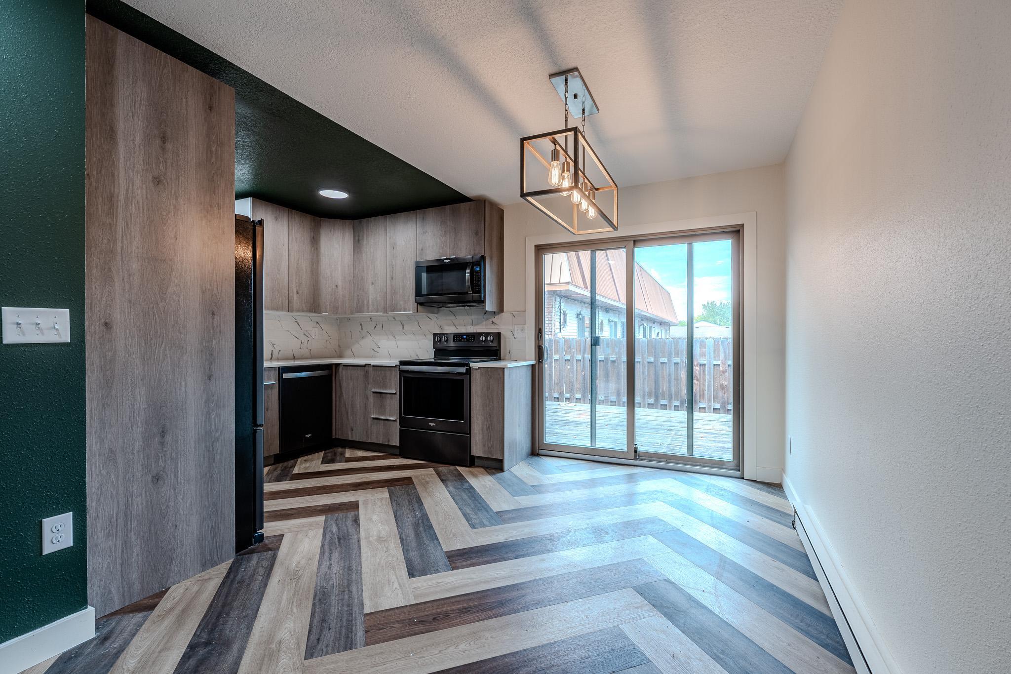 1977 condo for sale at 308 13th Avenue E in West Fargo, ND — 2 bed, 2 bath (photo 8 of 32)