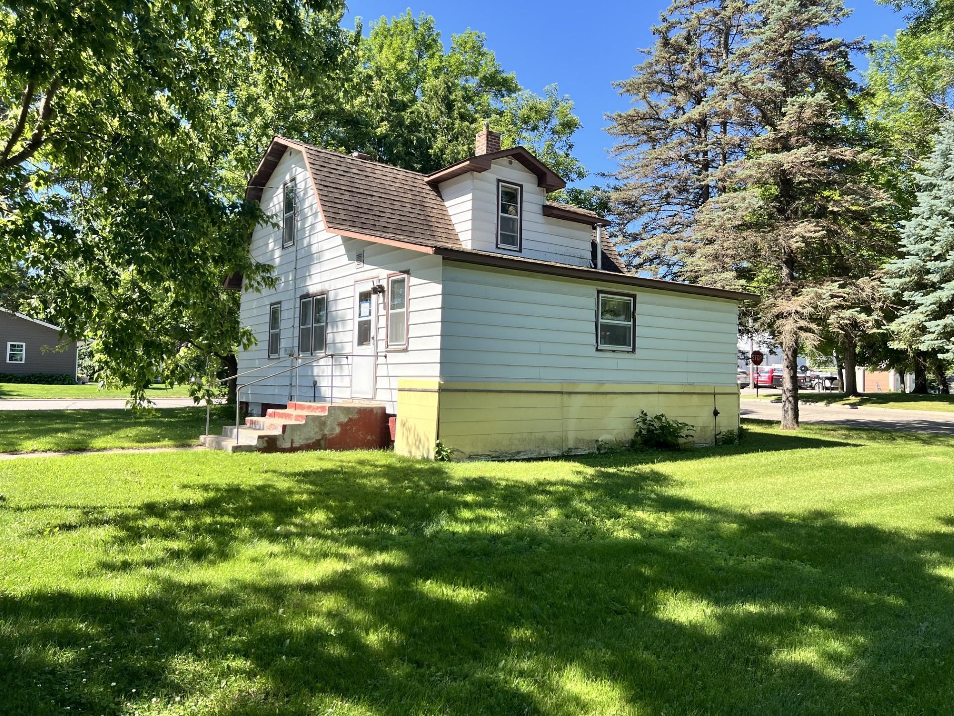 1916 single family home for sale at 147 2nd Avenue in Miltona, MN — 1 bed, 1 bath (photo 3 of 15)