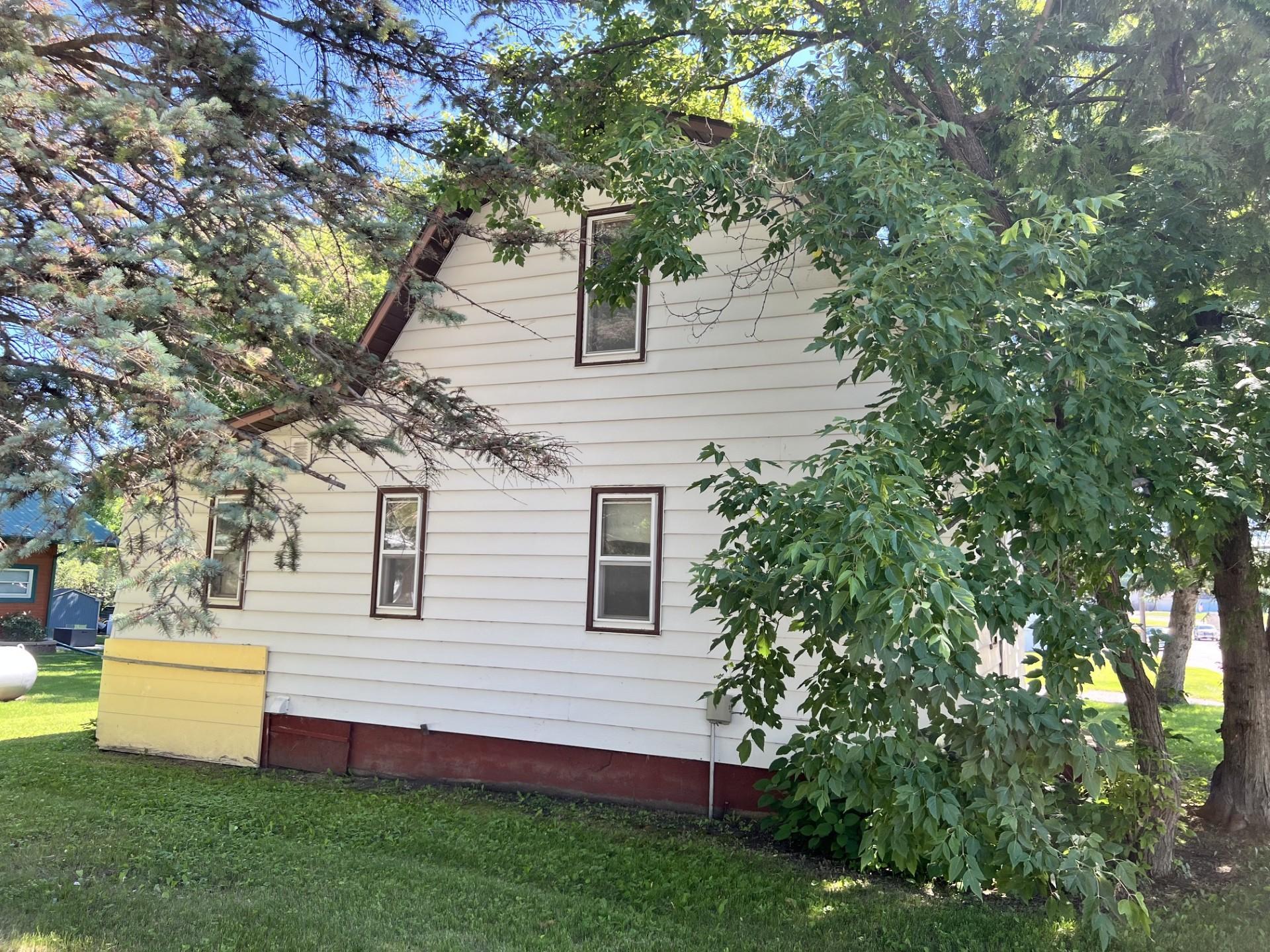 1916 single family home for sale at 147 2nd Avenue in Miltona, MN — 1 bed, 1 bath (photo 4 of 15)