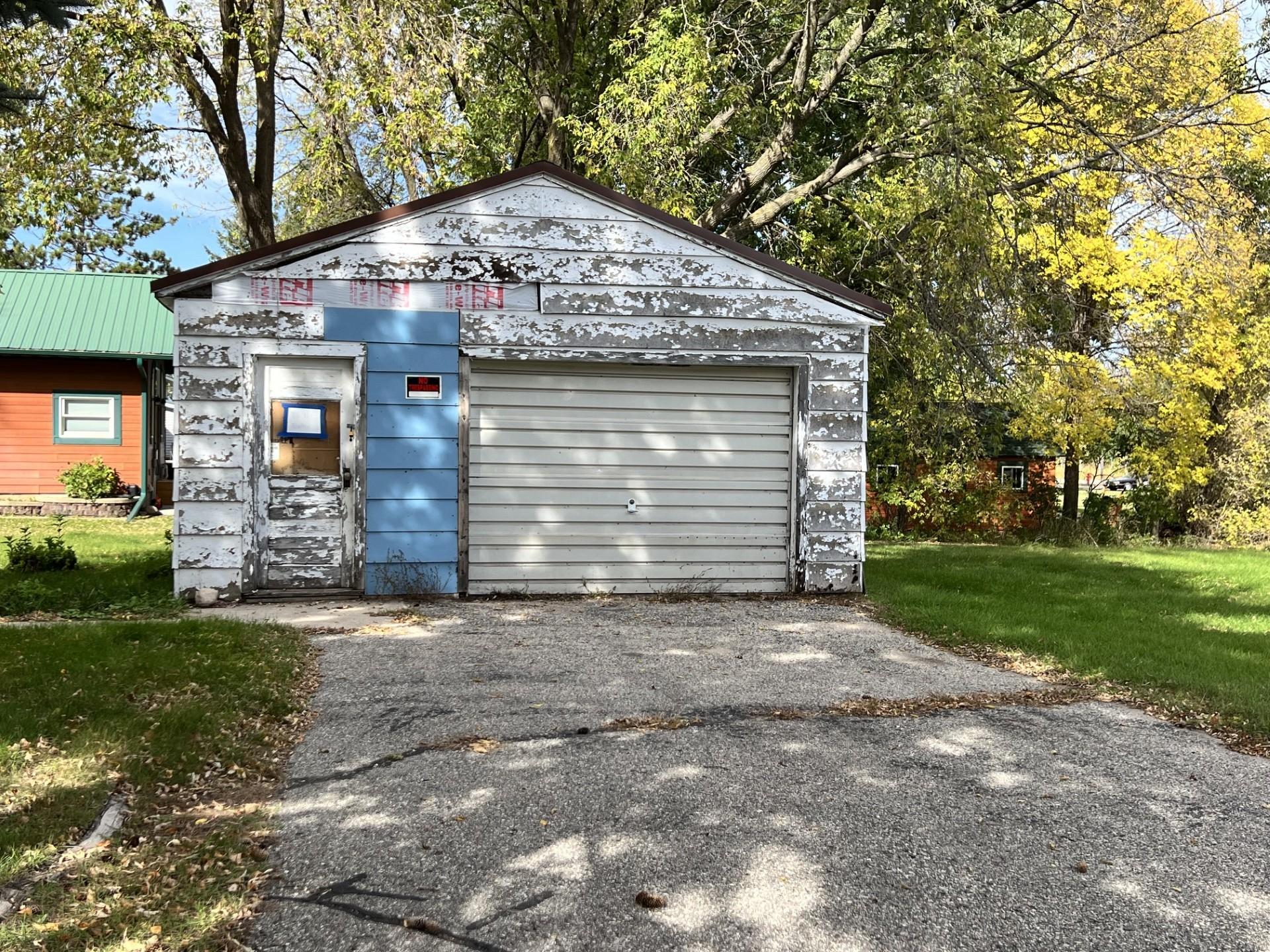 1916 single family home for sale at 147 2nd Avenue in Miltona, MN — 1 bed, 1 bath (photo 6 of 15)