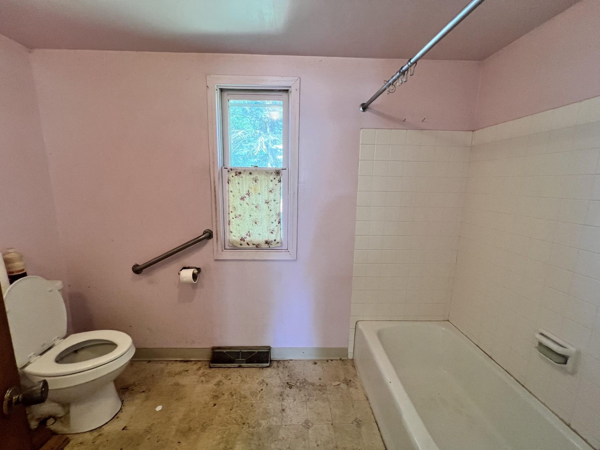 1916 single family home for sale at 147 2nd Avenue in Miltona, MN — 1 bed, 1 bath (photo 10 of 15)