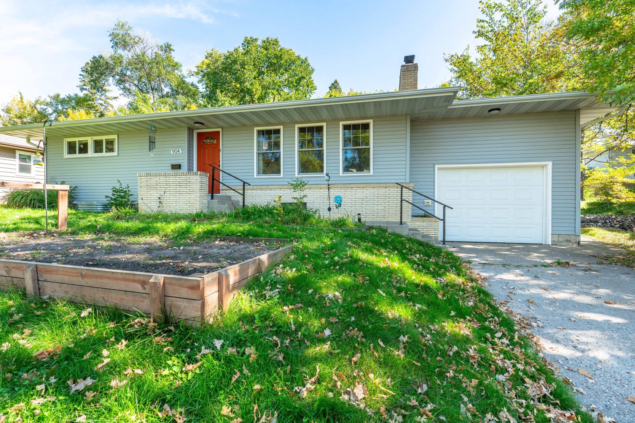 1959 single family home for sale at 904 N Rosemary Avenue in Fergus Falls, MN — 3 bed, 2 bath (photo 2 of 71)