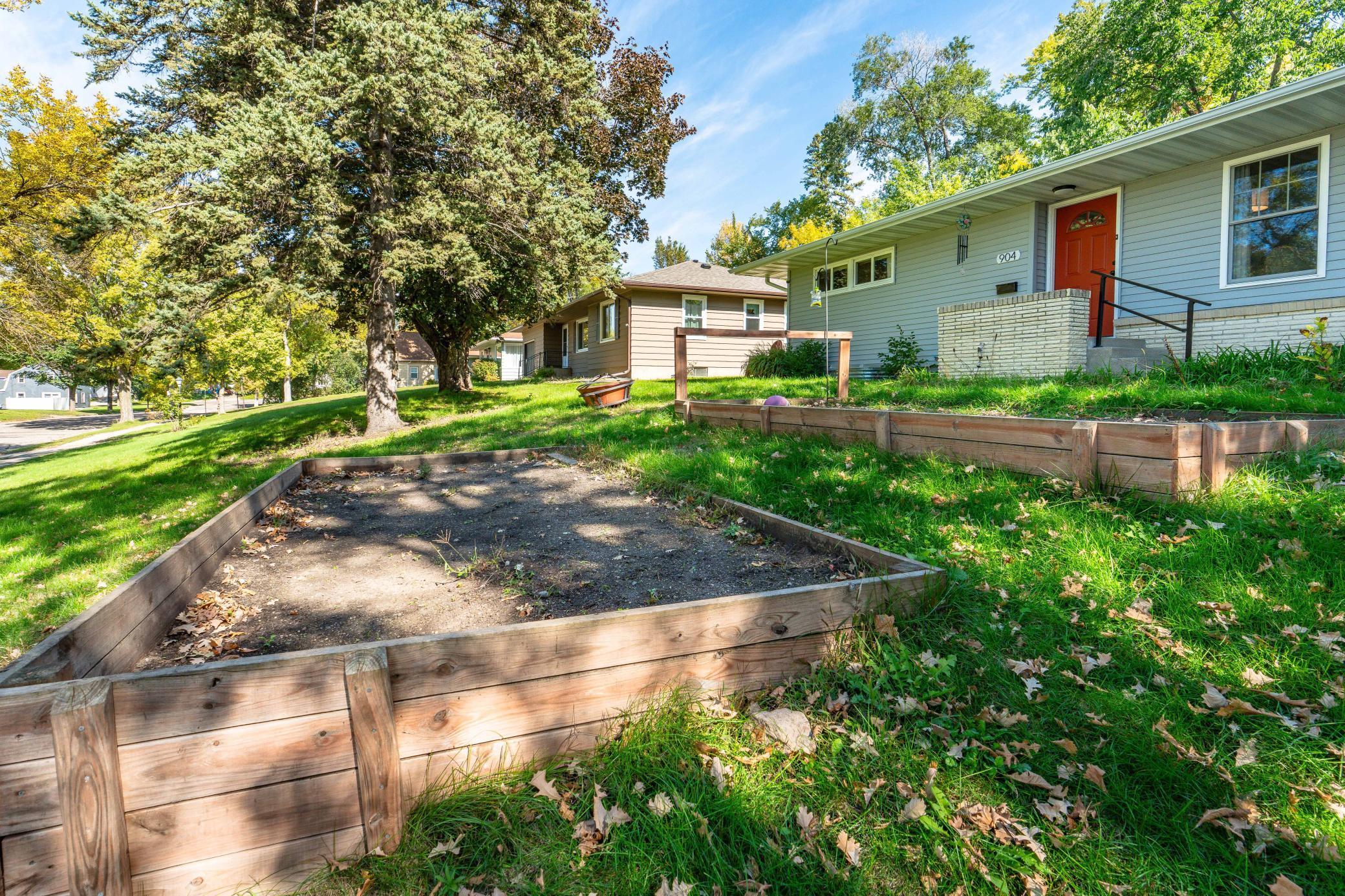 1959 single family home for sale at 904 N Rosemary Avenue in Fergus Falls, MN — 3 bed, 2 bath (photo 3 of 71)