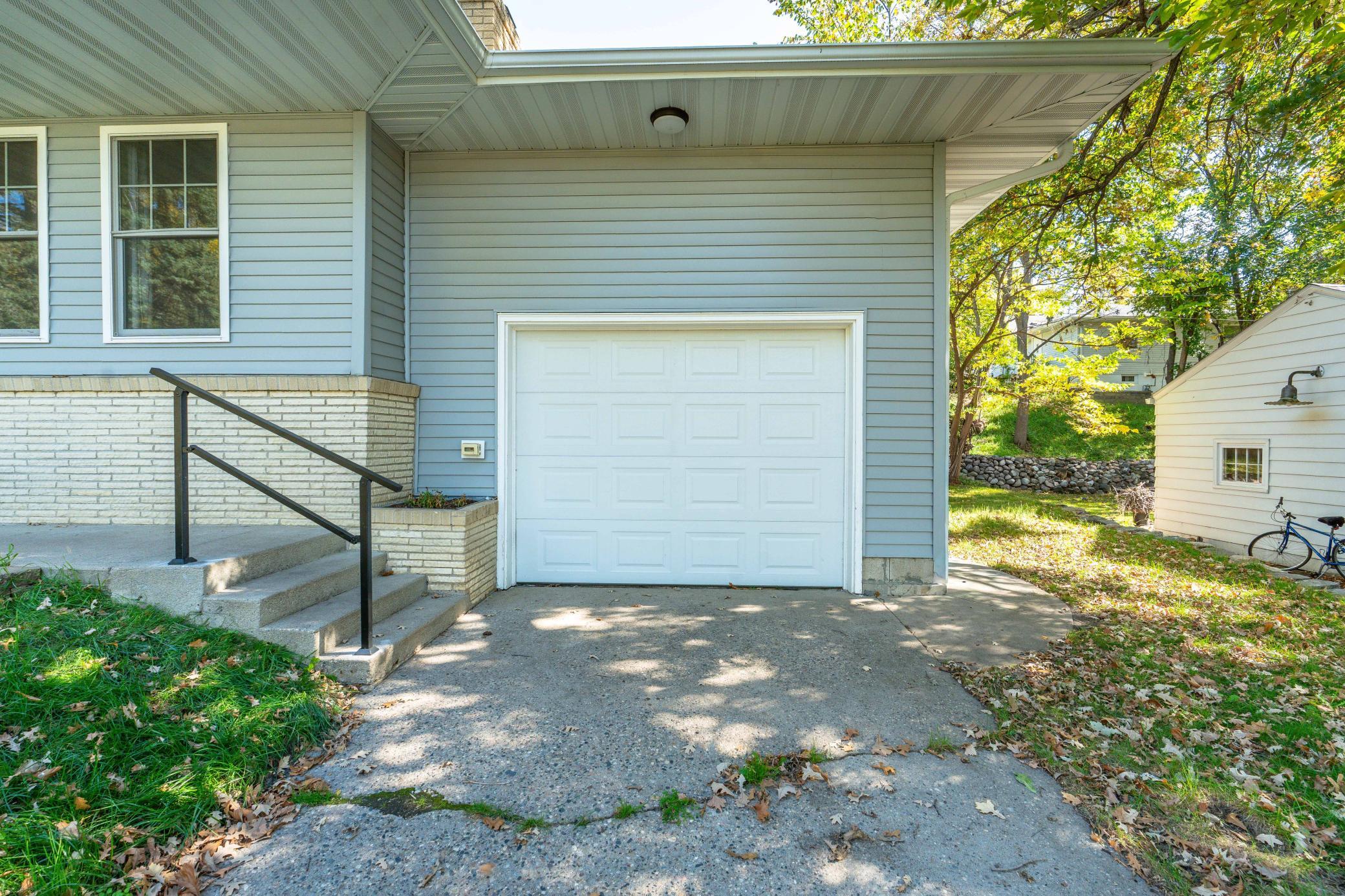 1959 single family home for sale at 904 N Rosemary Avenue in Fergus Falls, MN — 3 bed, 2 bath (photo 4 of 71)