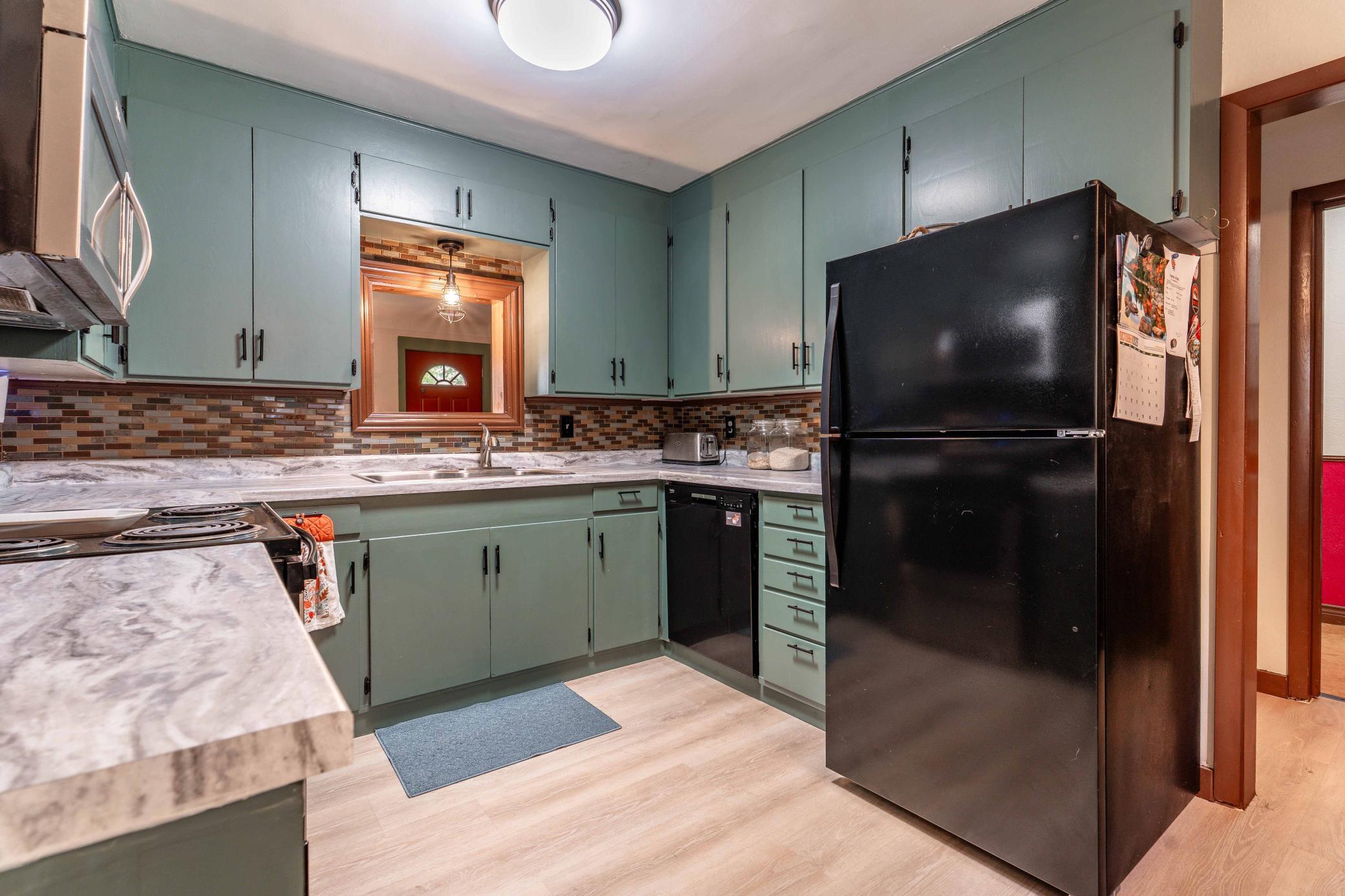 1959 single family home for sale at 904 N Rosemary Avenue in Fergus Falls, MN — 3 bed, 2 bath (photo 31 of 71)