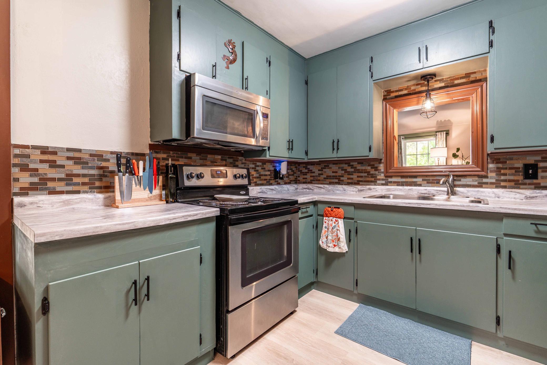 1959 single family home for sale at 904 N Rosemary Avenue in Fergus Falls, MN — 3 bed, 2 bath (photo 33 of 71)
