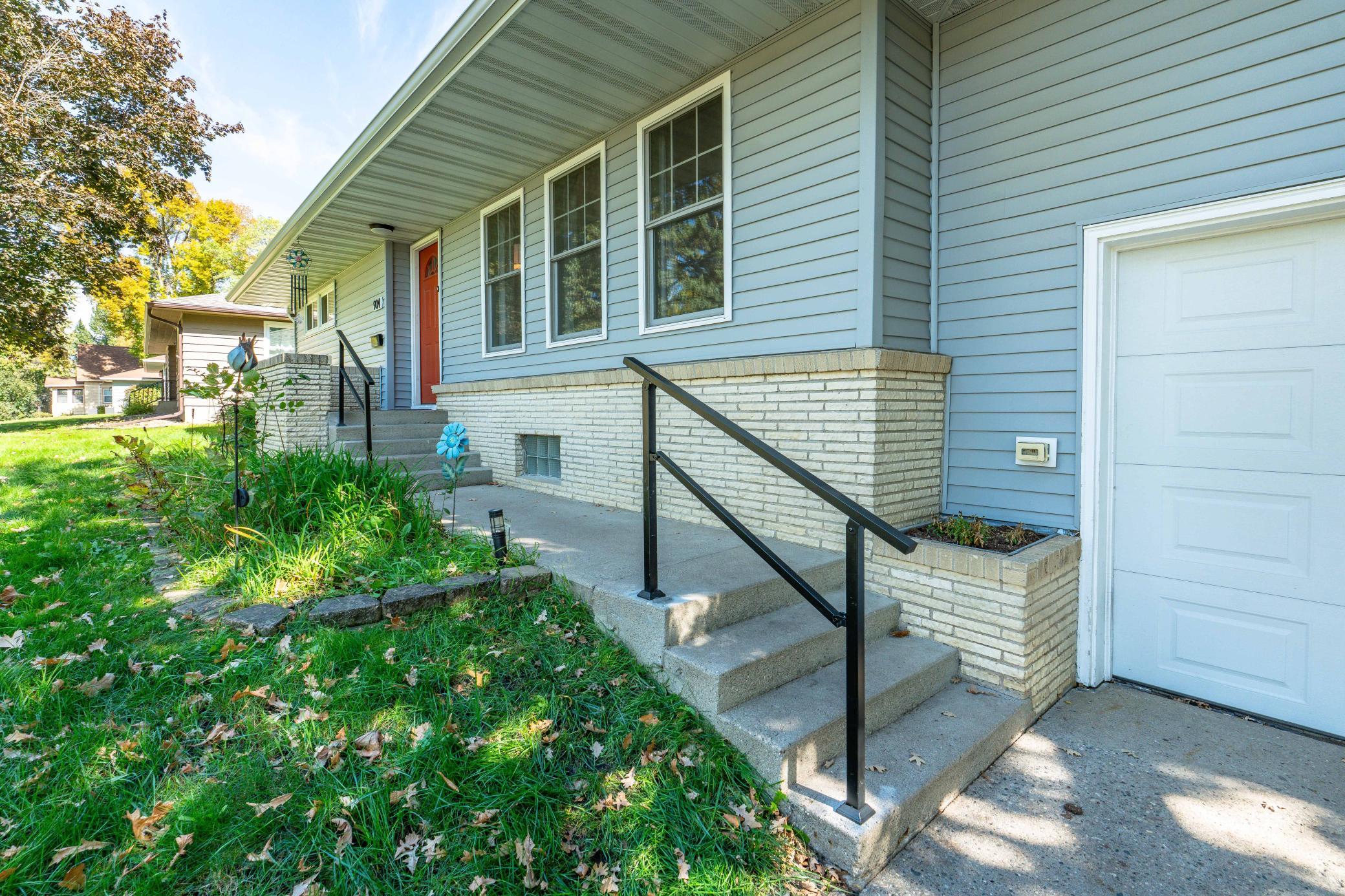 1959 single family home for sale at 904 N Rosemary Avenue in Fergus Falls, MN — 3 bed, 2 bath (photo 5 of 71)