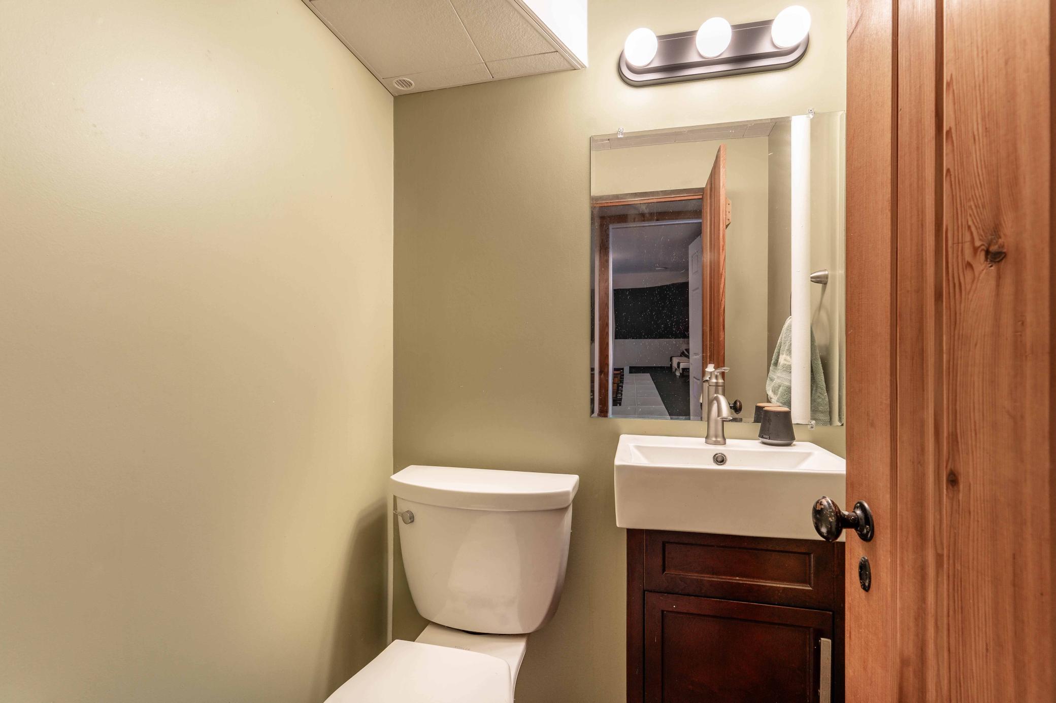 1959 single family home for sale at 904 N Rosemary Avenue in Fergus Falls, MN — 3 bed, 2 bath (photo 50 of 71)