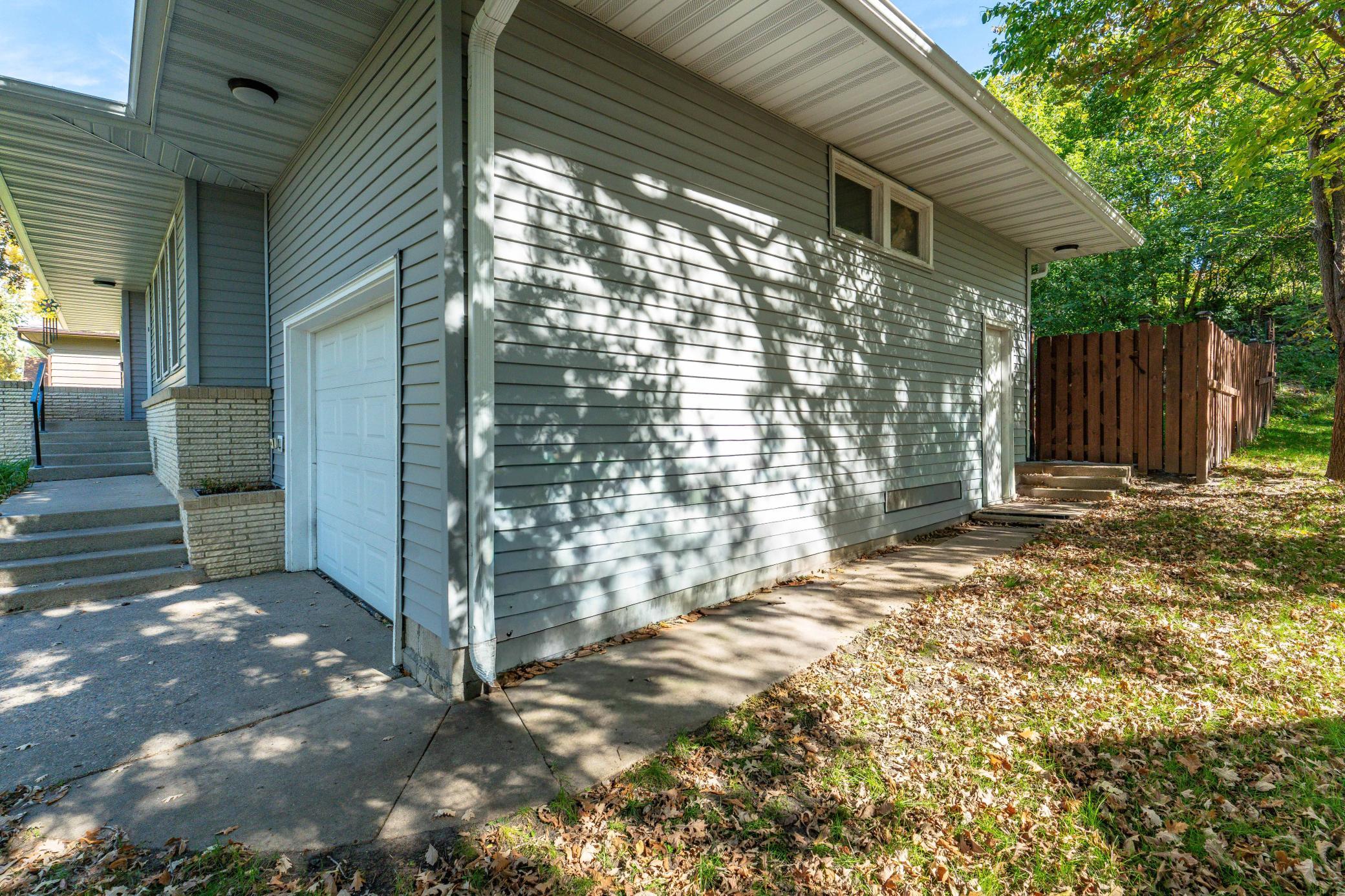 1959 single family home for sale at 904 N Rosemary Avenue in Fergus Falls, MN — 3 bed, 2 bath (photo 8 of 71)