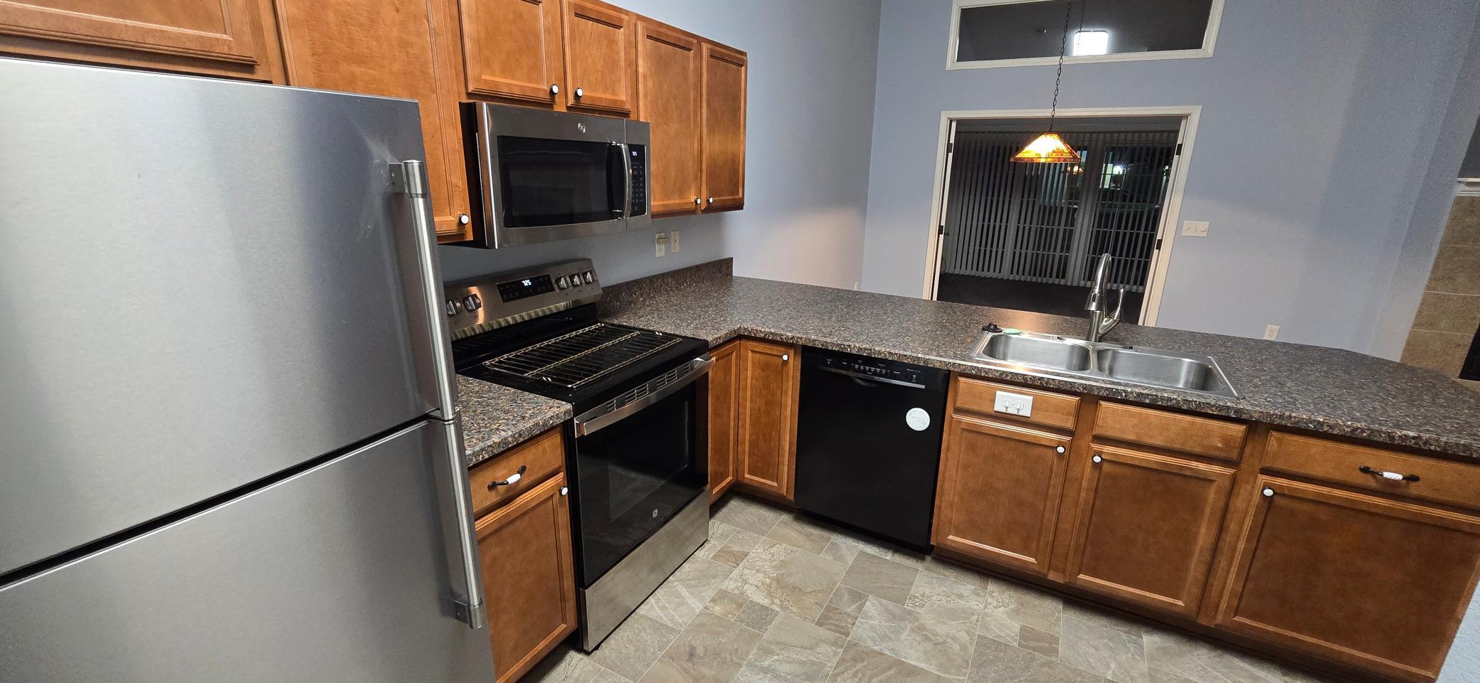 2005 townhouse for sale at 1473 Belsly Boulevard in Moorhead, MN — 2 bed, 2 bath (photo 5 of 29)