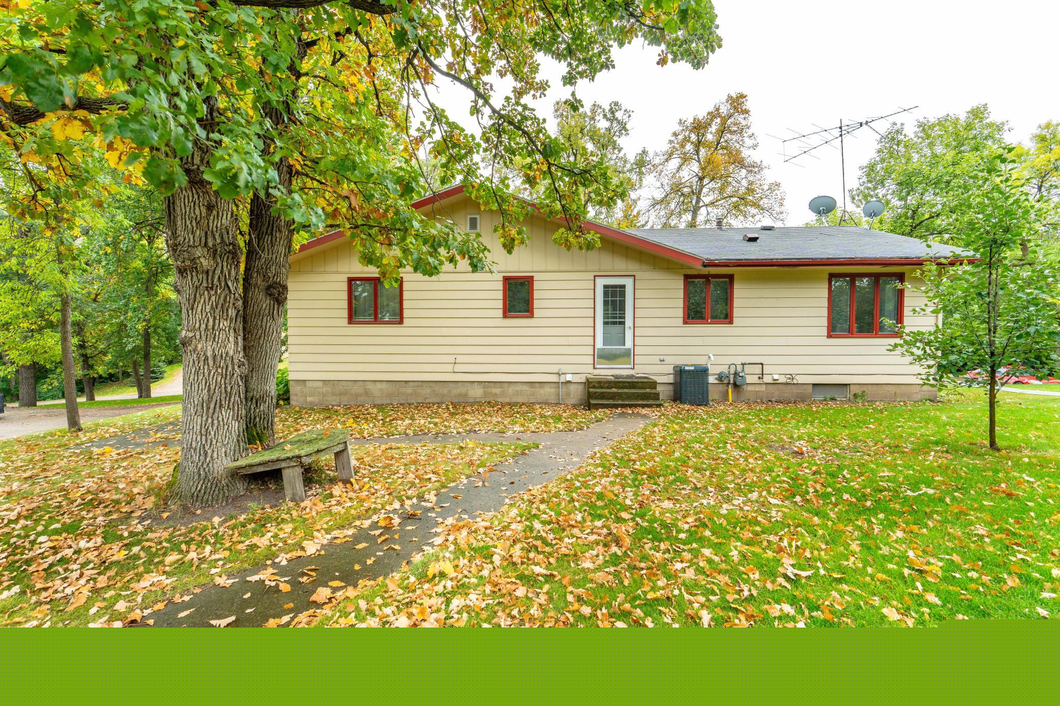 1987 single family home for sale at 42107 Bur Oak Hills Loop in Pelican Rapids, MN — 3 bed, 2 bath (photo 15 of 62)