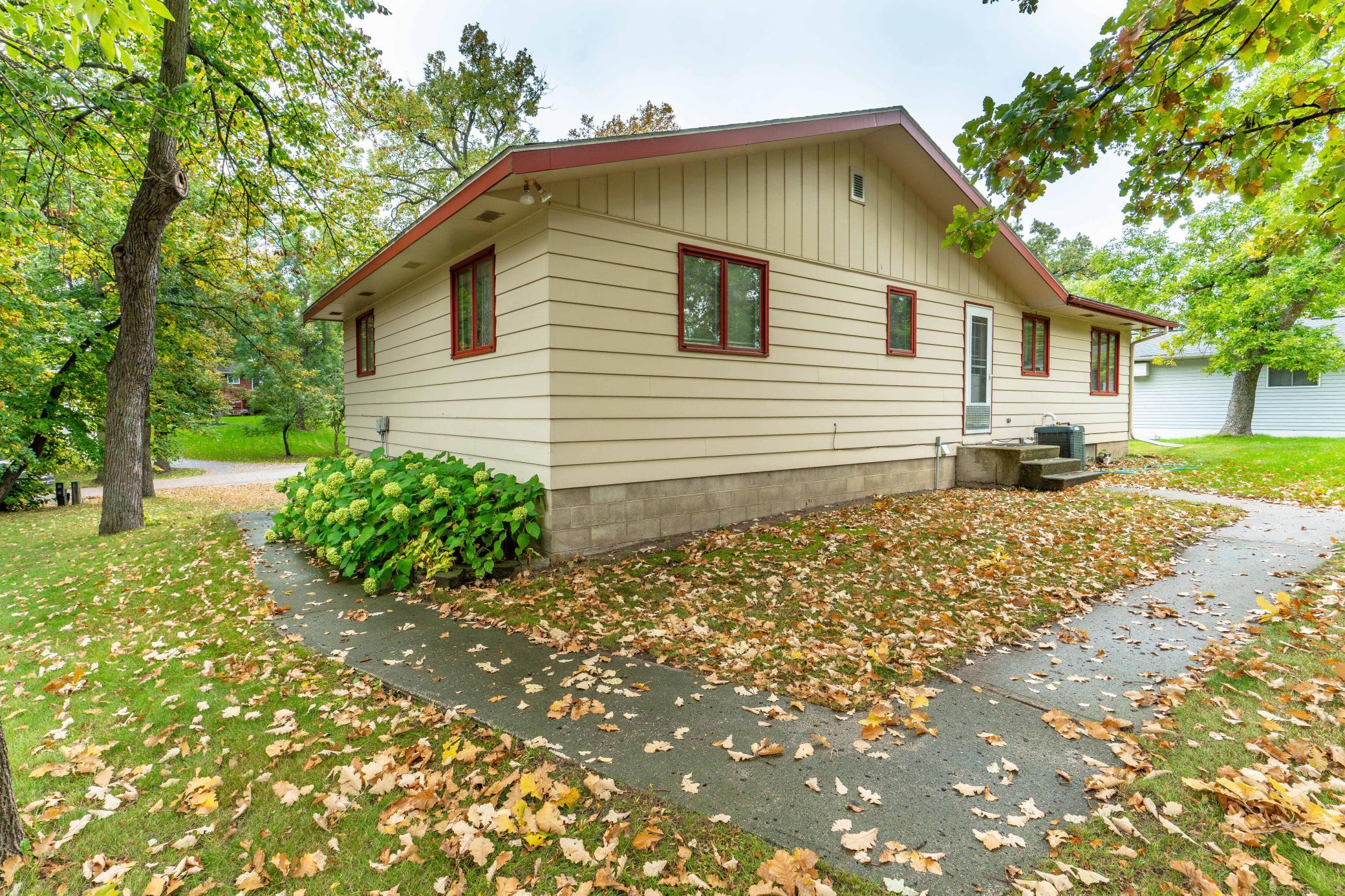 1987 single family home for sale at 42107 Bur Oak Hills Loop in Pelican Rapids, MN — 3 bed, 2 bath (photo 16 of 62)