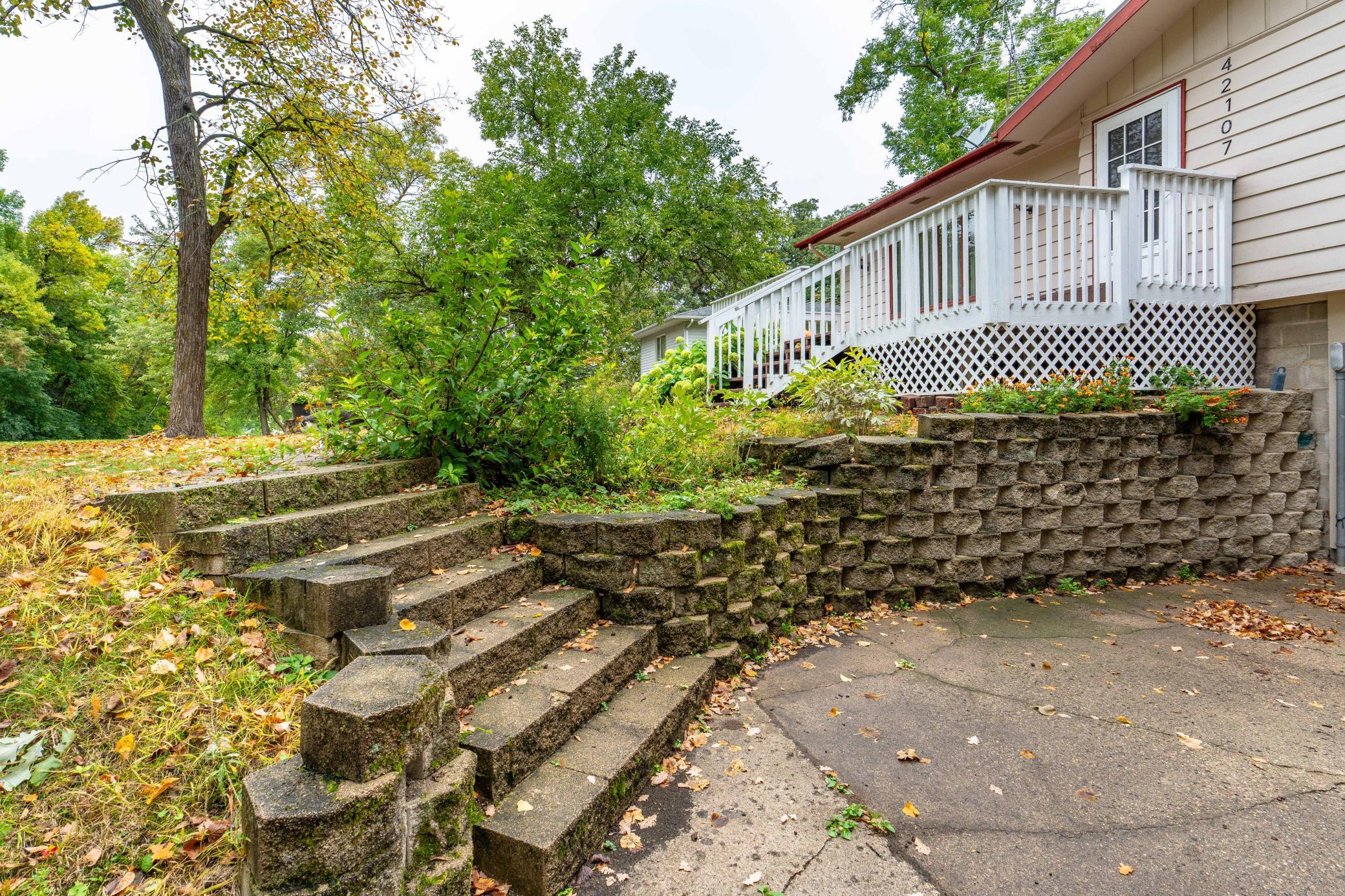 1987 single family home for sale at 42107 Bur Oak Hills Loop in Pelican Rapids, MN — 3 bed, 2 bath (photo 4 of 62)