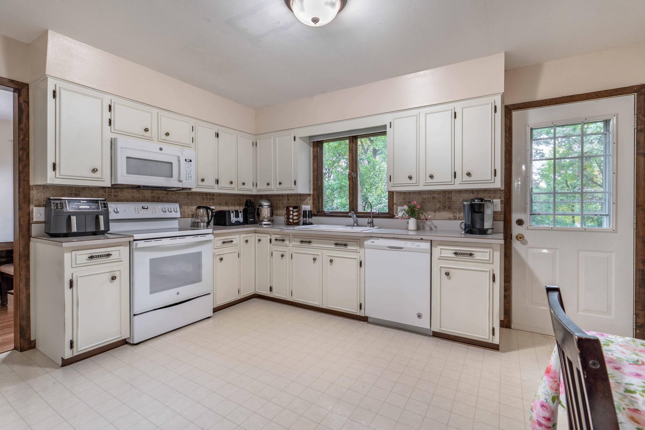 1987 single family home for sale at 42107 Bur Oak Hills Loop in Pelican Rapids, MN — 3 bed, 2 bath (photo 37 of 62)