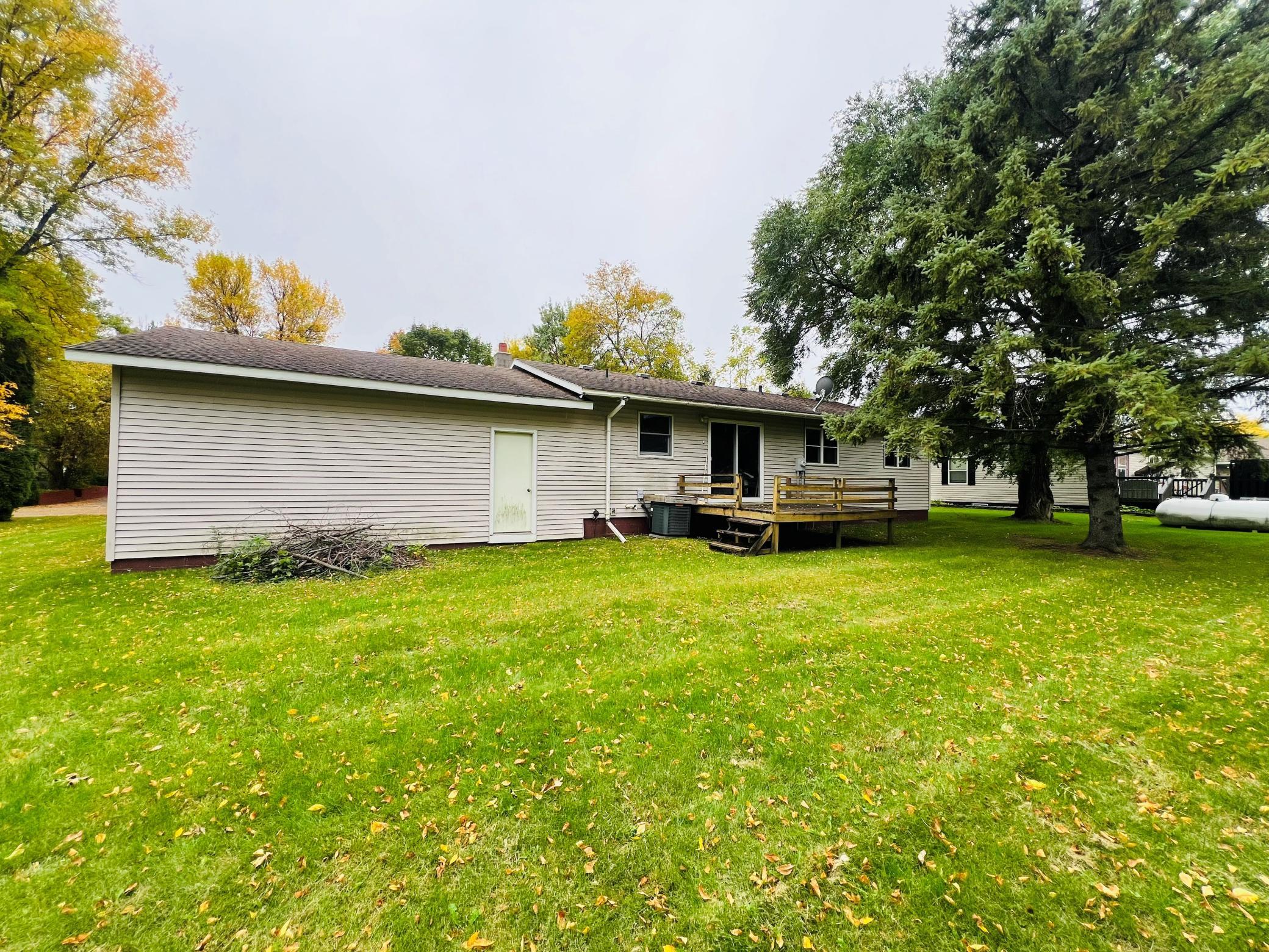 1978 single family home for sale at 422 E Oak Street in Parkers Prairie, MN — 3 bed, 2 bath (photo 3 of 21)