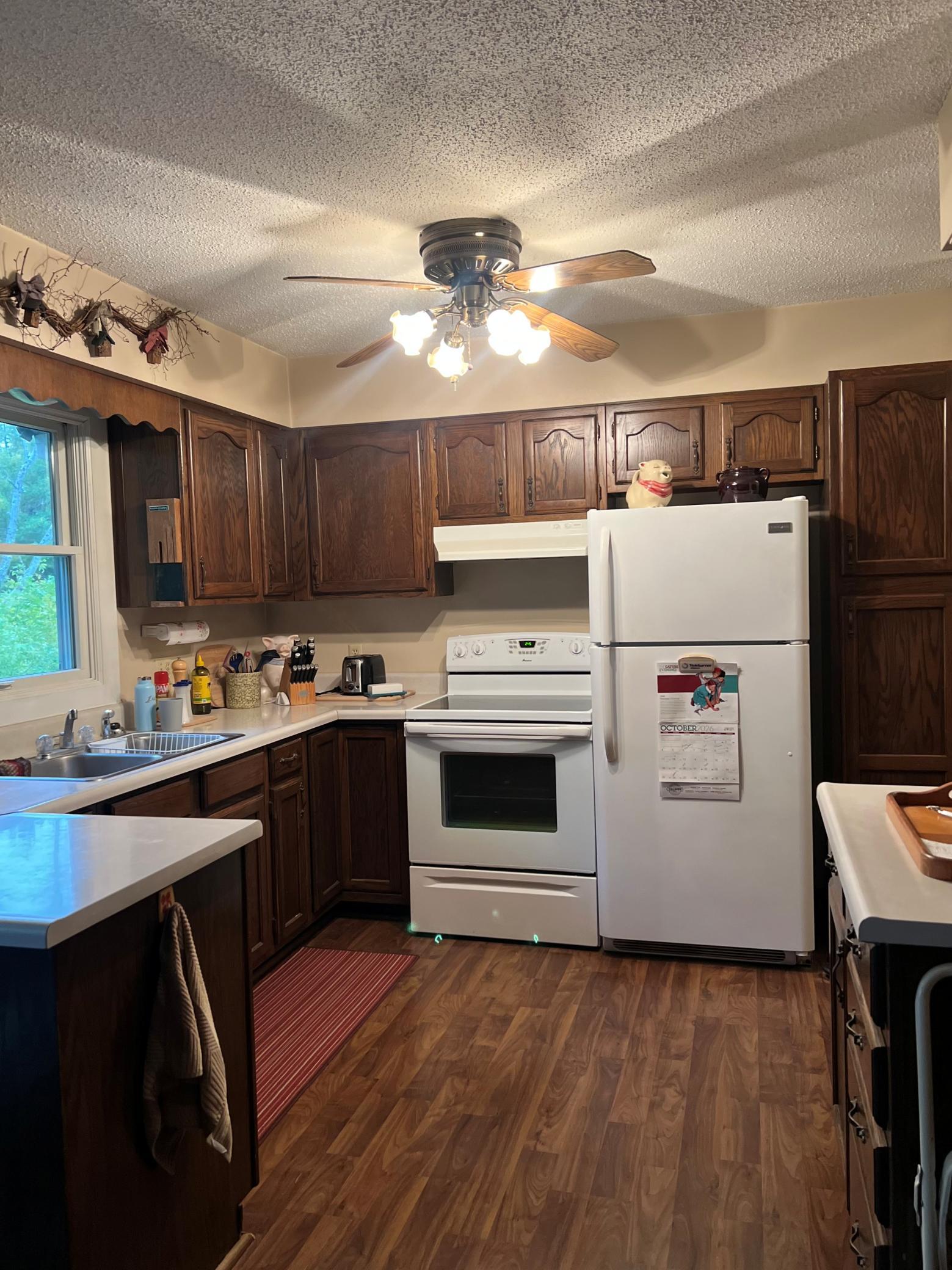 1978 single family home for sale at 422 E Oak Street in Parkers Prairie, MN — 3 bed, 2 bath (photo 6 of 21)