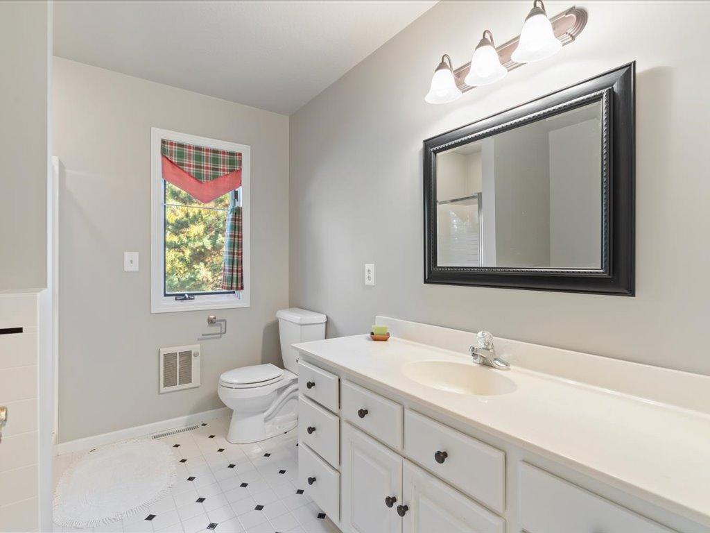 1993 single family home for sale at 33618 Old 371 in Pequot Lakes, MN — 3 bed, 4 bath (photo 34 of 78)