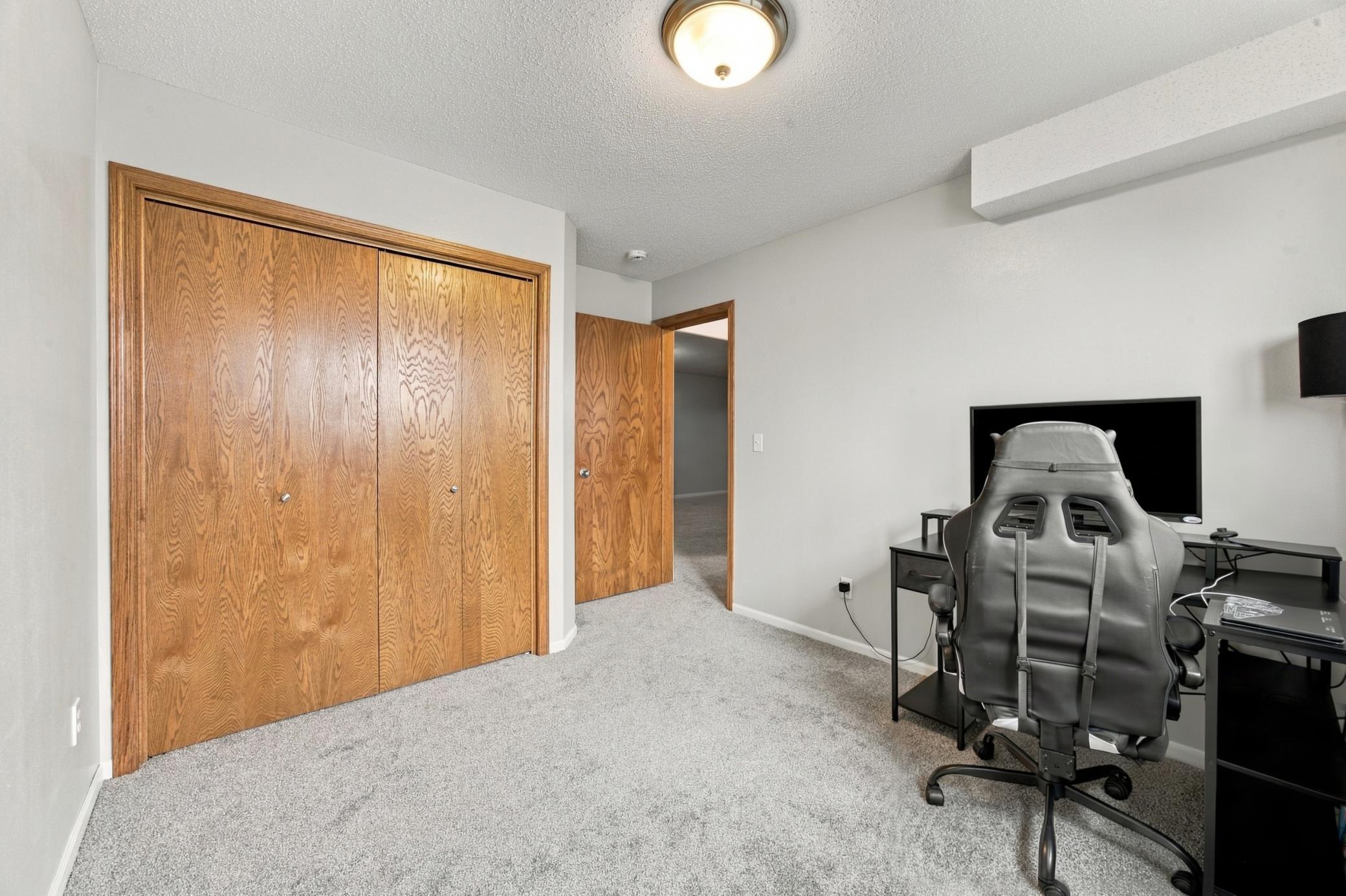 2004 twin home for sale at 1512 19th Avenue E in West Fargo, ND — 4 bed, 2 bath (photo 25 of 34)
