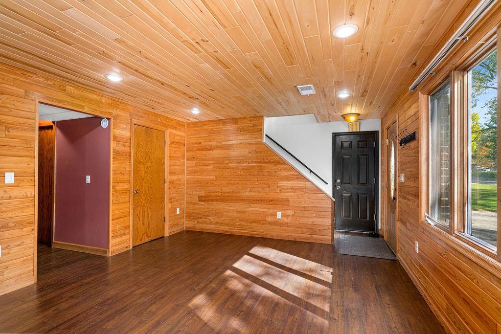 1978 single family home for sale at 1303 SW 6th Street in Grand Rapids, MN — 3 bed, 2 bath (photo 8 of 36)