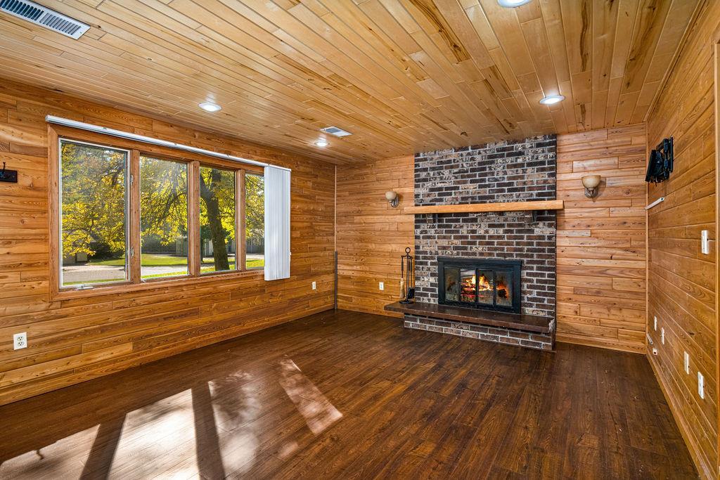 1978 single family home for sale at 1303 SW 6th Street in Grand Rapids, MN — 3 bed, 2 bath (photo 9 of 36)