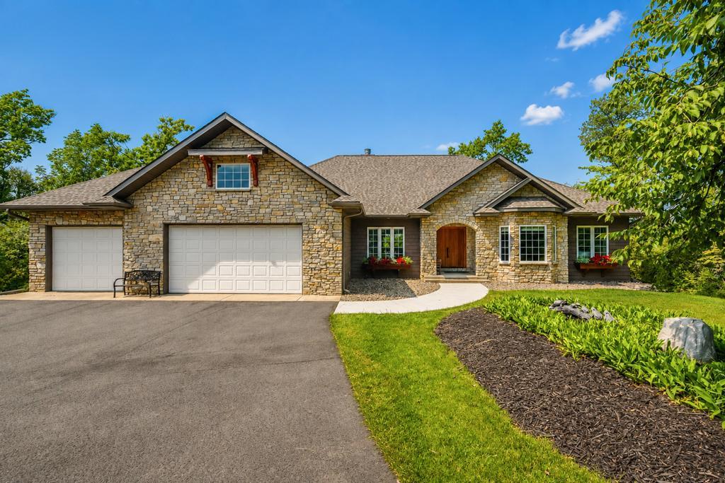 2007 single family home for sale at 27473 Vision Drive in Aitkin, MN — 4 bed, 4 bath (photo 3 of 47)