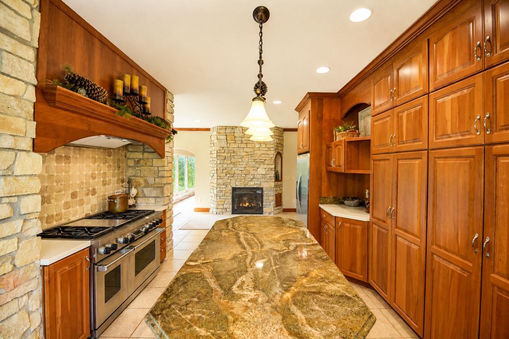 2007 single family home for sale at 27473 Vision Drive in Aitkin, MN — 4 bed, 4 bath (photo 6 of 47)