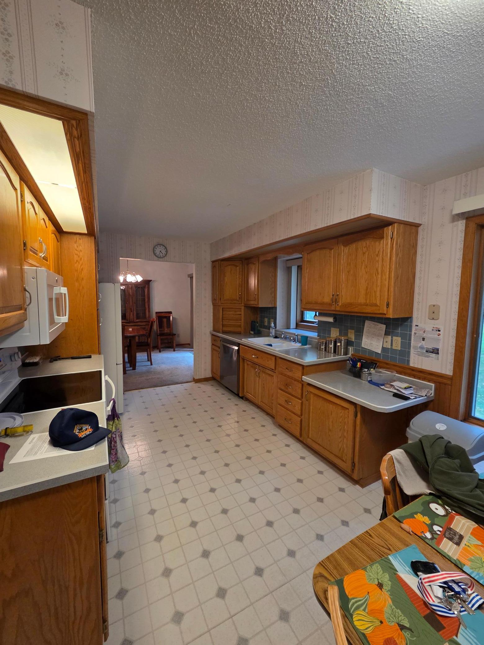 1990 single family home for sale at 237 Crescent Drive in Breckenridge, MN — 3 bed, 3 bath (photo 2 of 17)