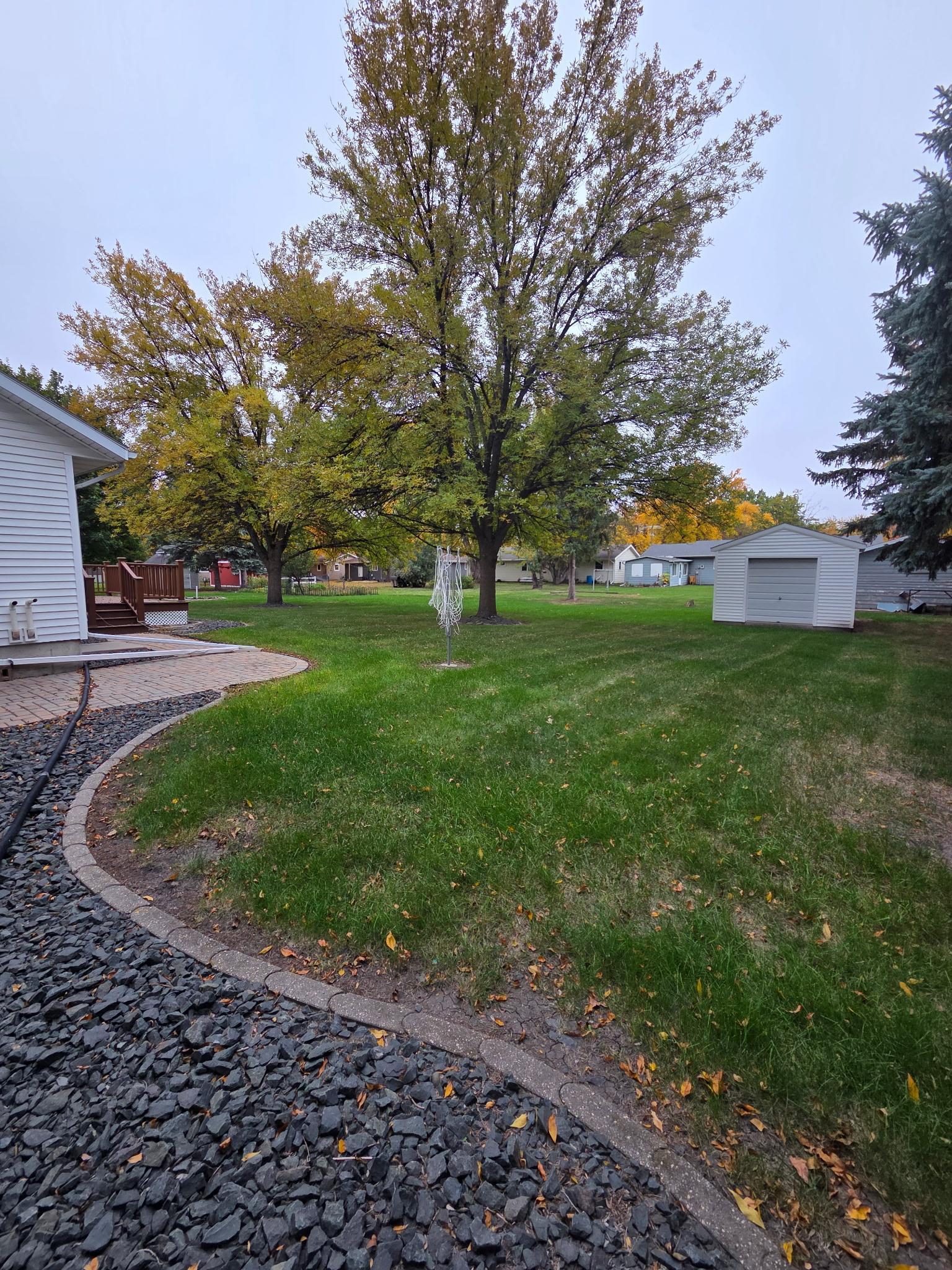 1990 single family home for sale at 237 Crescent Drive in Breckenridge, MN — 3 bed, 3 bath (photo 16 of 17)