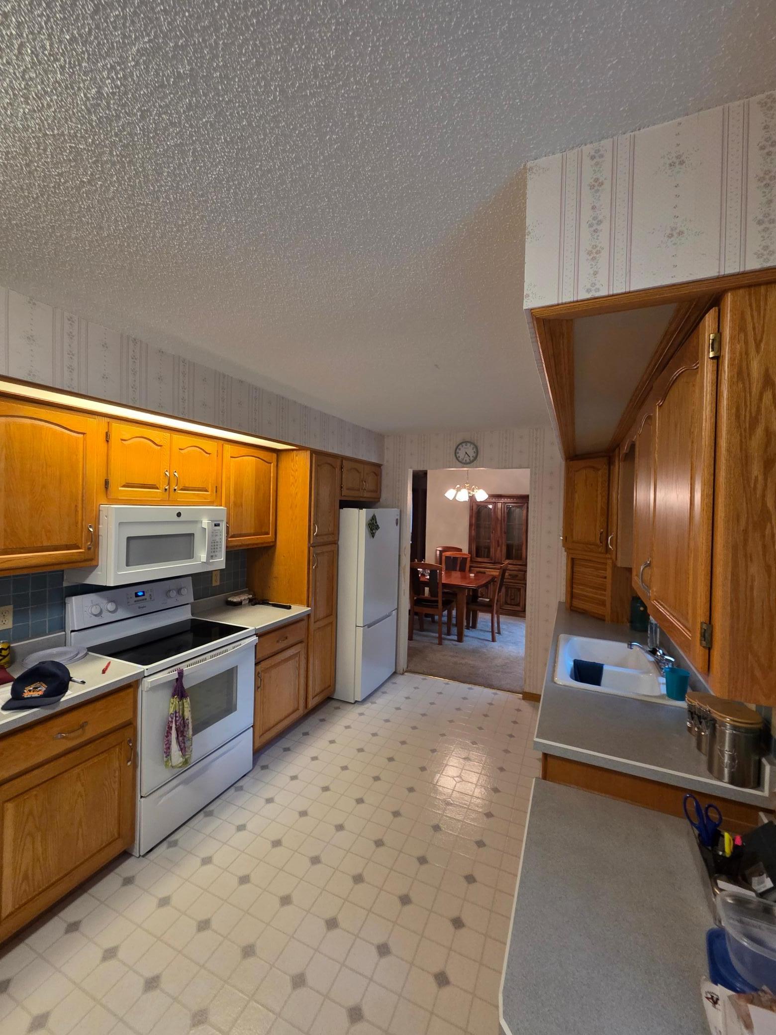 1990 single family home for sale at 237 Crescent Drive in Breckenridge, MN — 3 bed, 3 bath (photo 3 of 17)