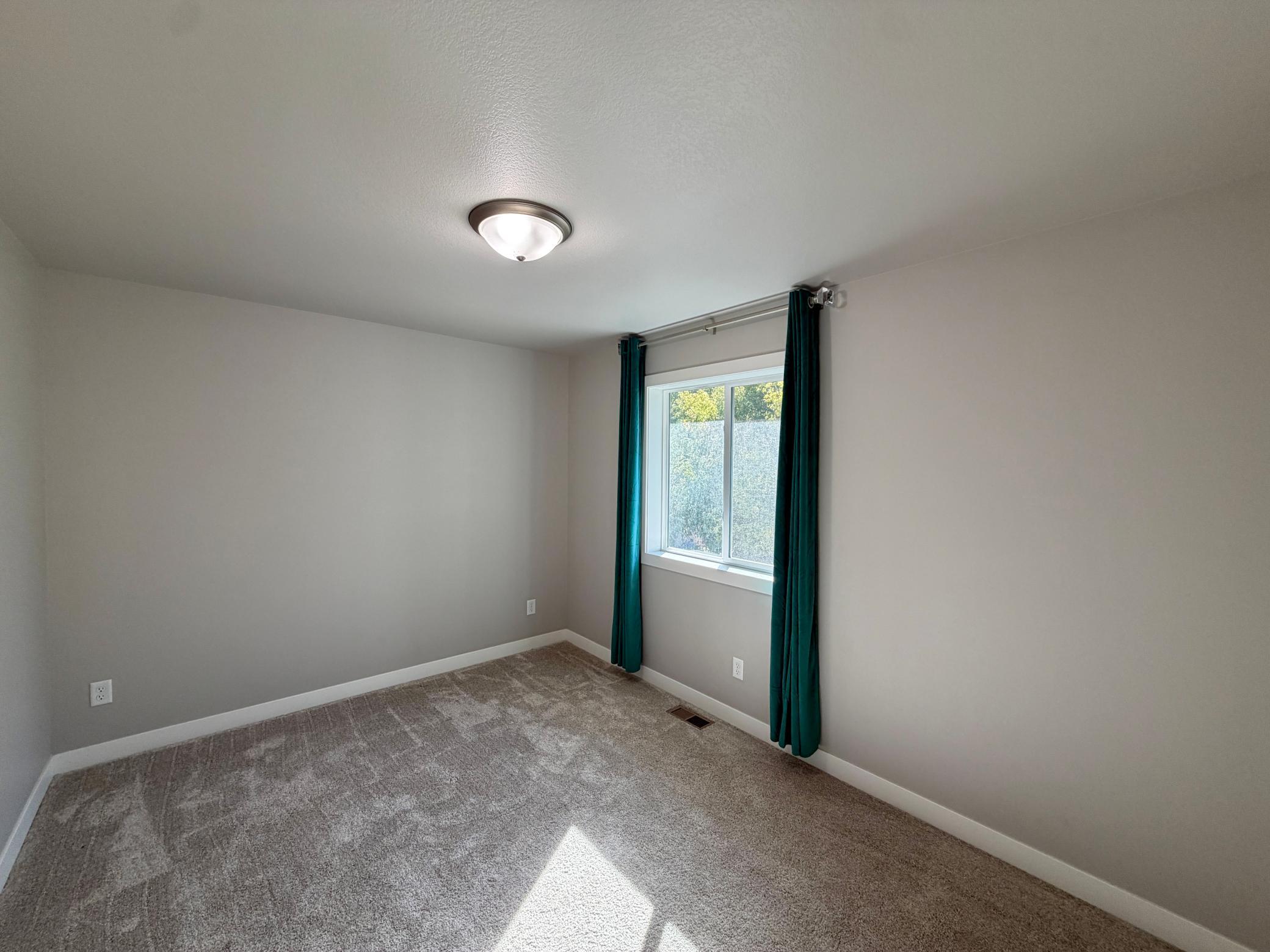 2022 townhouse for sale at 1412 1st Avenue S in Fargo, ND — 4 bed, 2 bath (photo 16 of 22)