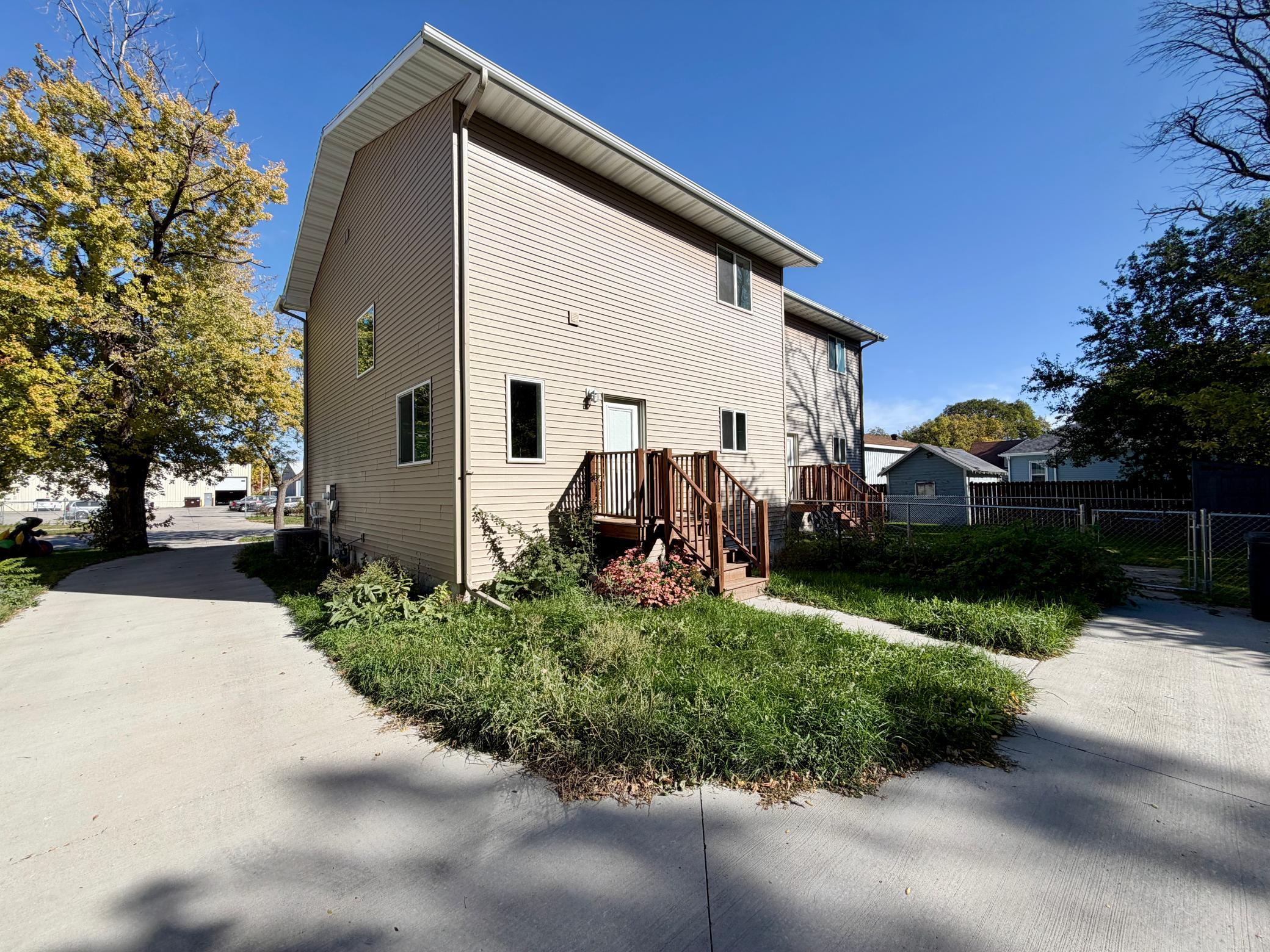 2022 townhouse for sale at 1412 1st Avenue S in Fargo, ND — 4 bed, 2 bath (photo 4 of 22)
