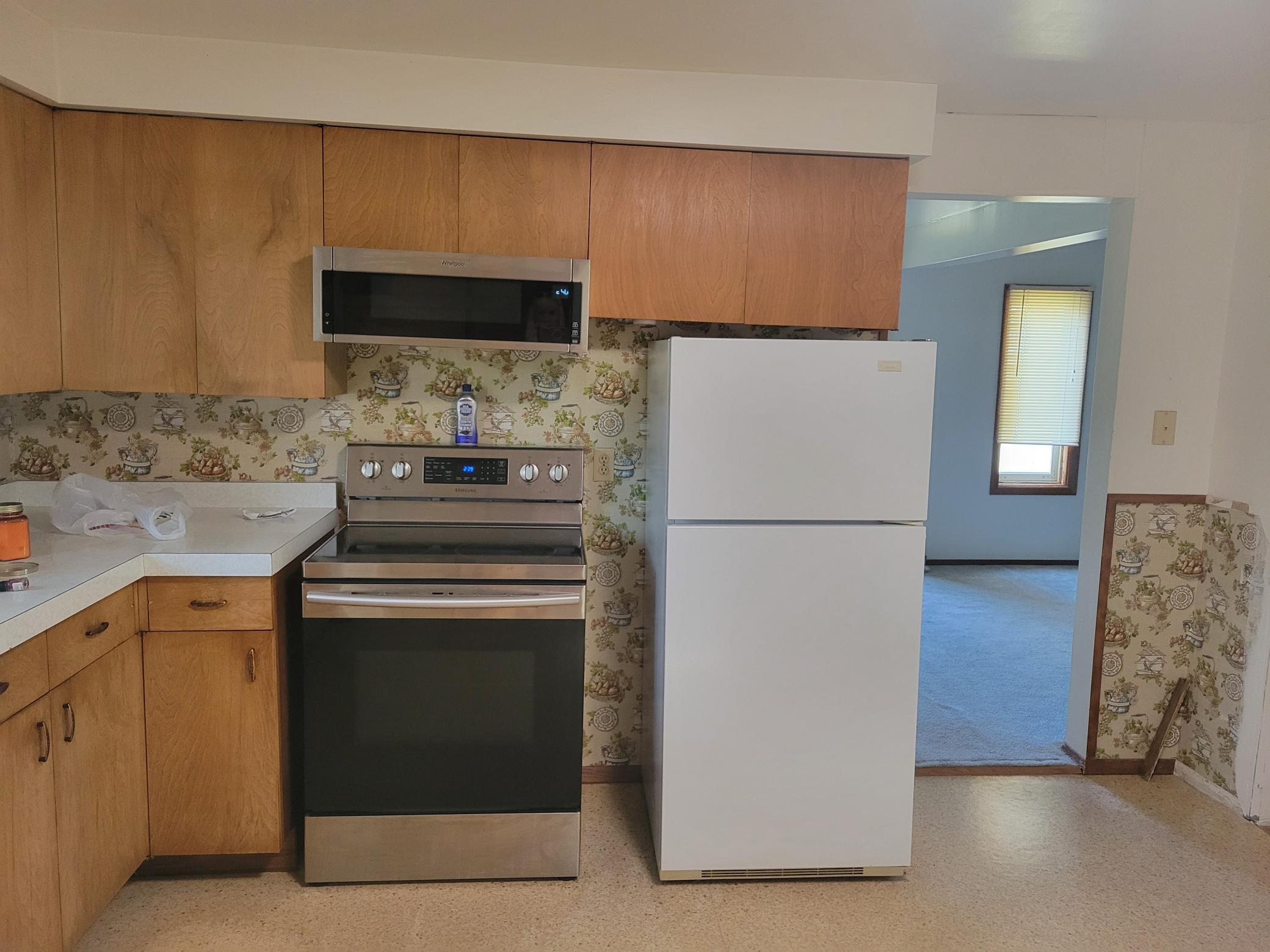 1920 single family home for sale at 614 S Douglas Avenue in Hallock, MN — 3 bed, 1 bath (photo 2 of 19)