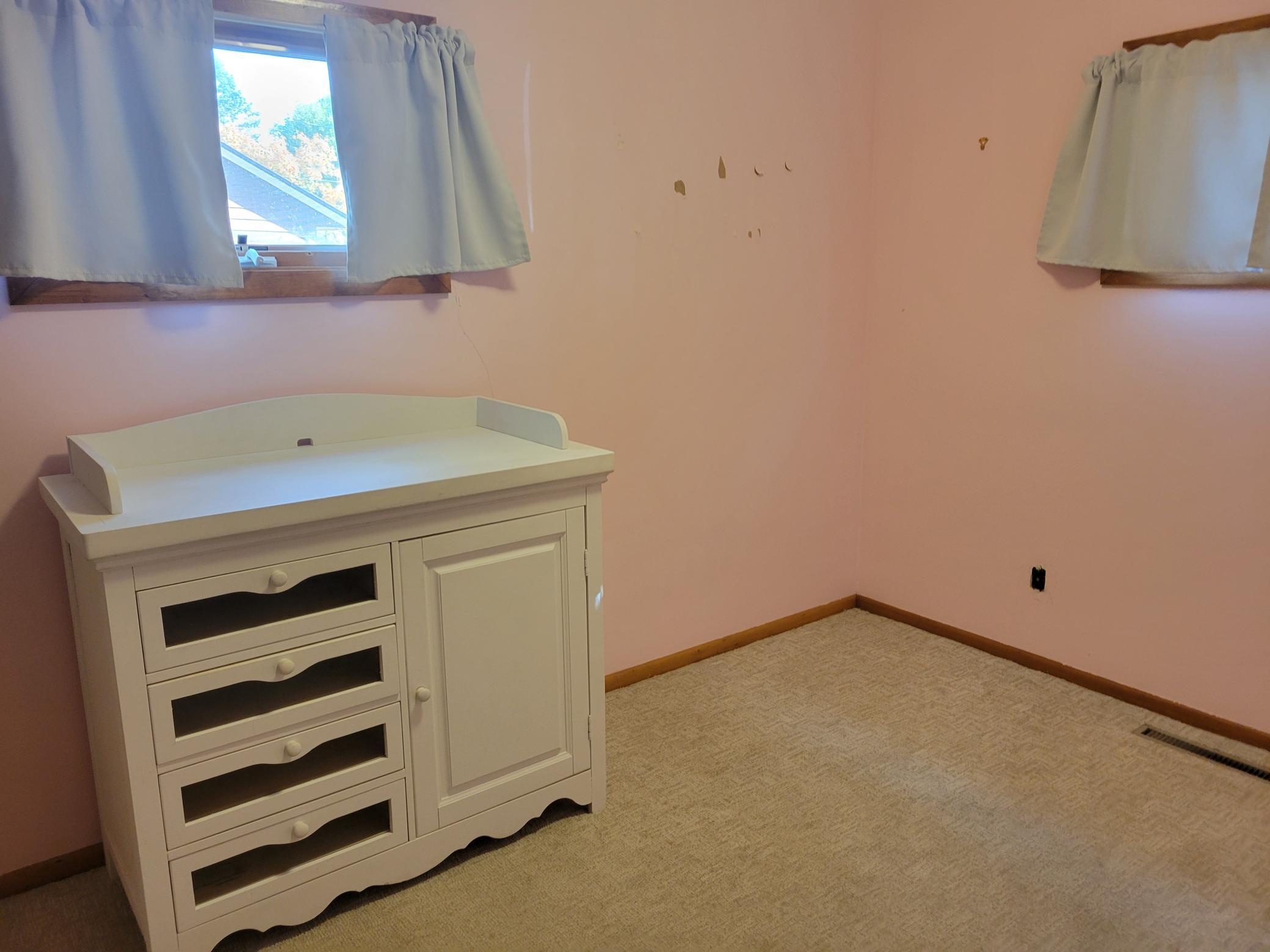 1920 single family home for sale at 614 S Douglas Avenue in Hallock, MN — 3 bed, 1 bath (photo 4 of 19)