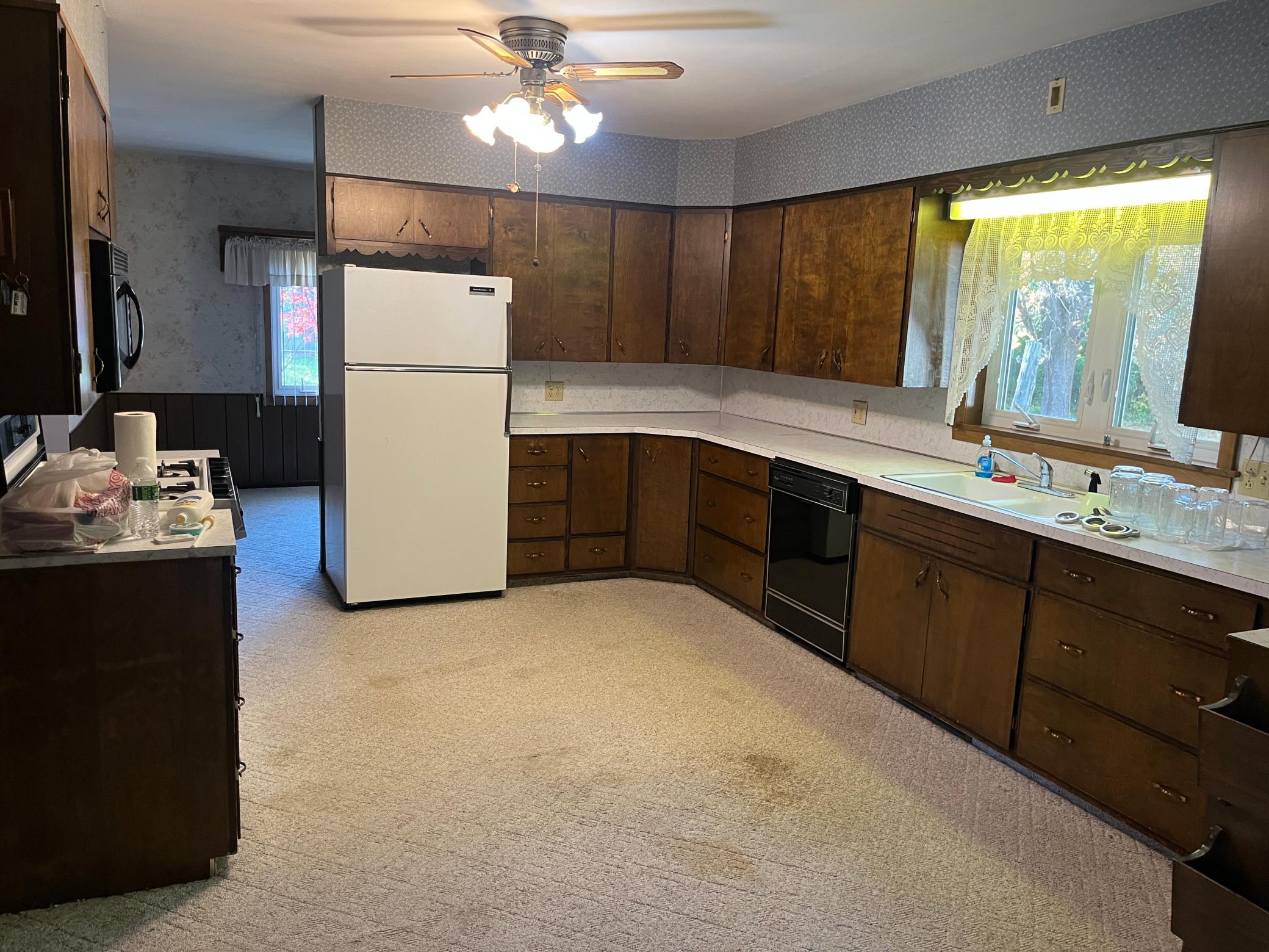 1900 single family home for sale at 125 5th Street S in Erskine, MN — 5 bed, 1 bath (photo 4 of 33)