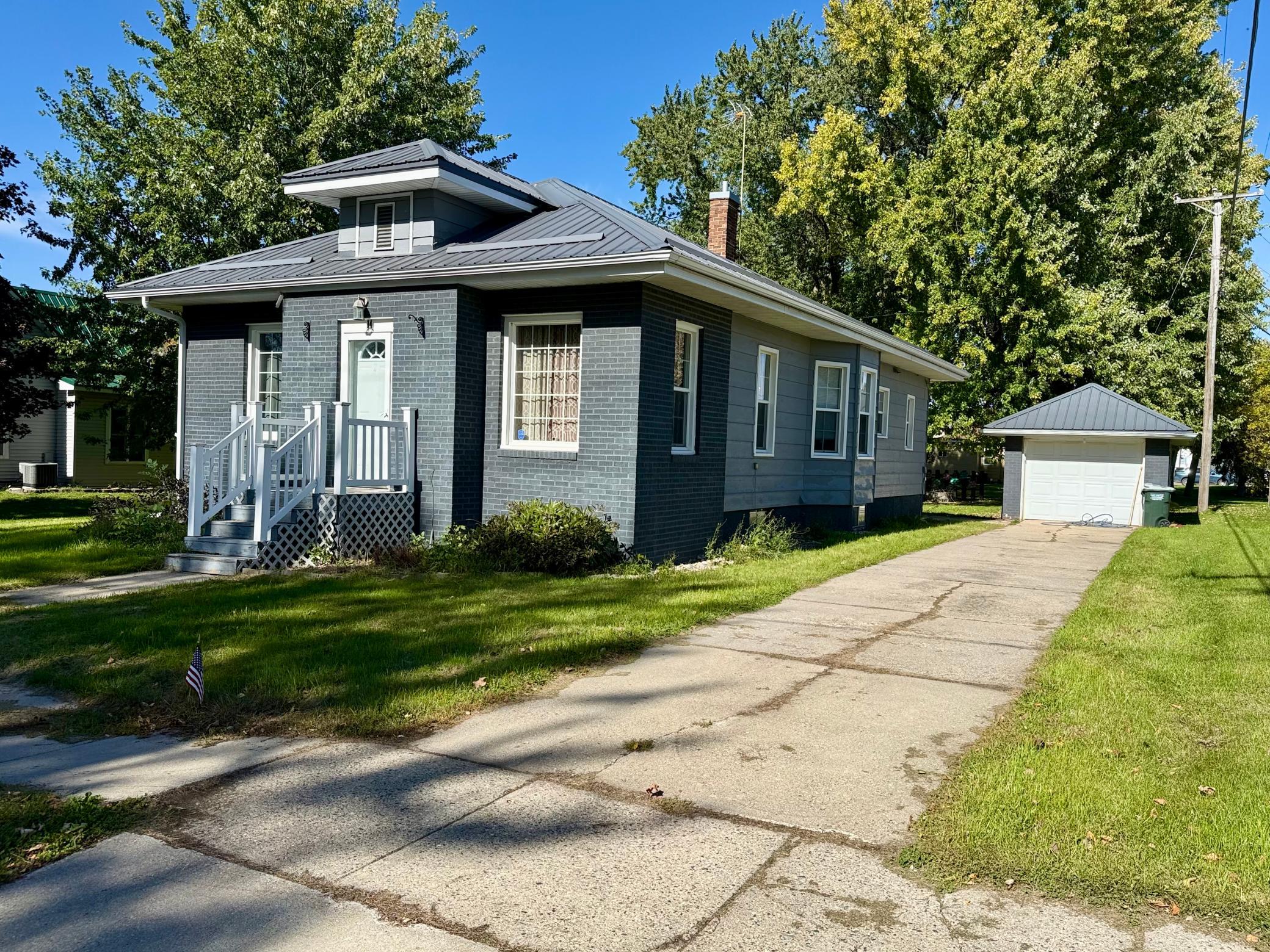 1900 single family home for sale at 14 W Oak Street in Osakis, MN — 2 bed, 1 bath